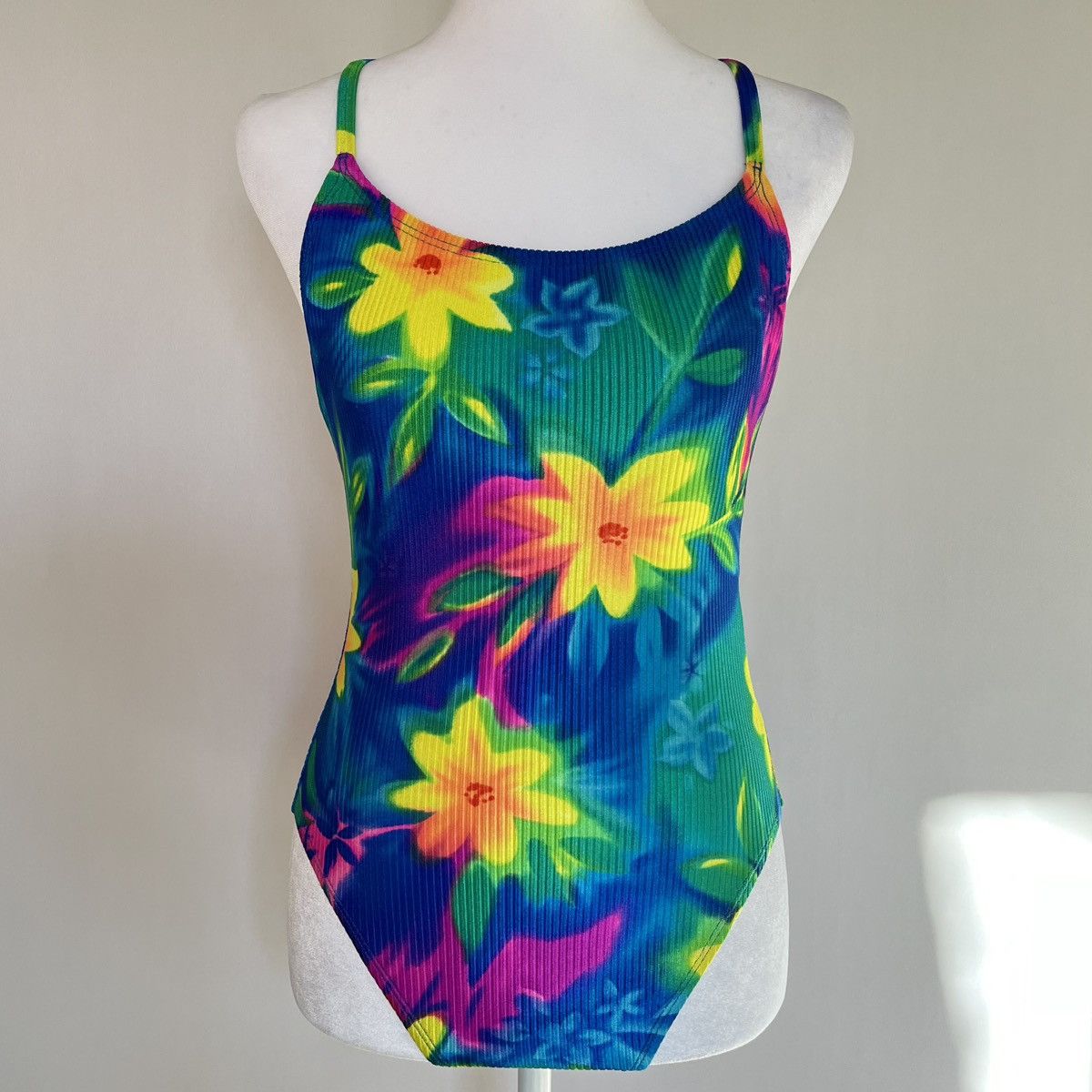 Catalina Vintage 90’s Catalina Floral Tropical One Piece Swimsuit Size M / US 6-8 / IT 42-44 - 3 Thumbnail