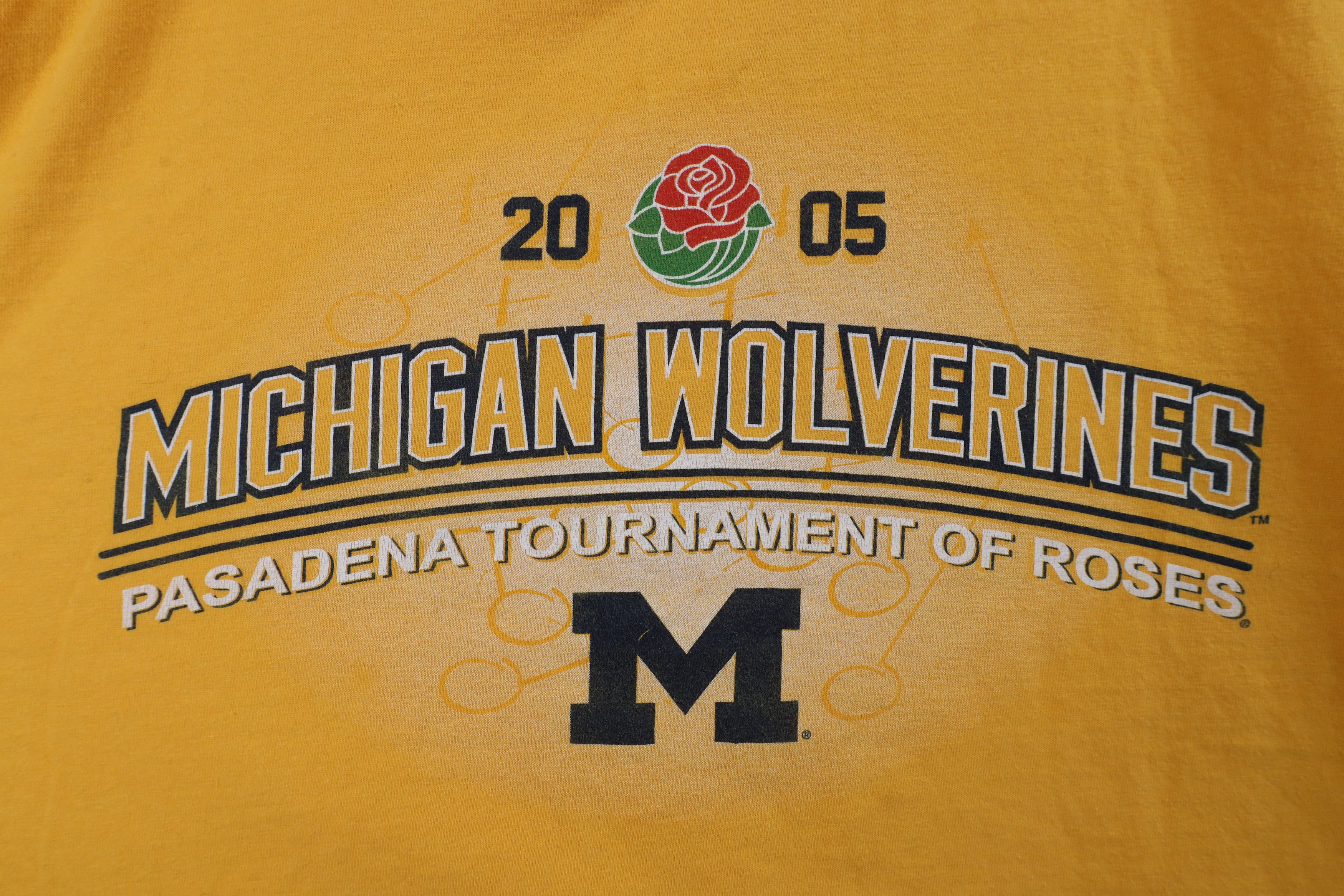 Vintage Vintage Y2K 2005 University of Michigan Football T-Shirt Size US L / EU 52-54 / 3 - 4 Thumbnail