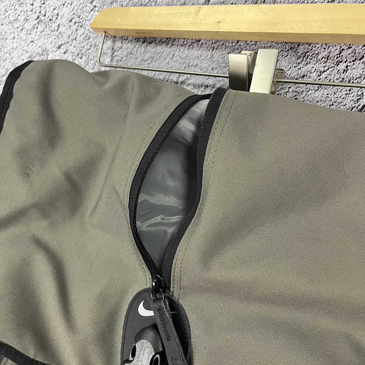 Nike × Vintage Nike Vintage 00’s Centre Swoosh Crossbody Messenger Bag Size ONE SIZE - 5 Thumbnail