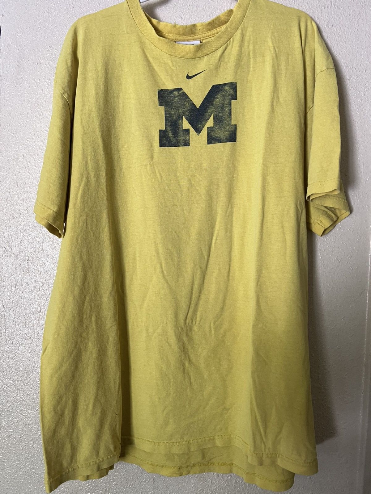 Nike Vtg Nike Center Swoosh Michigan T-Shirt Size US XL / EU 56 / 4 - 2 Thumbnail