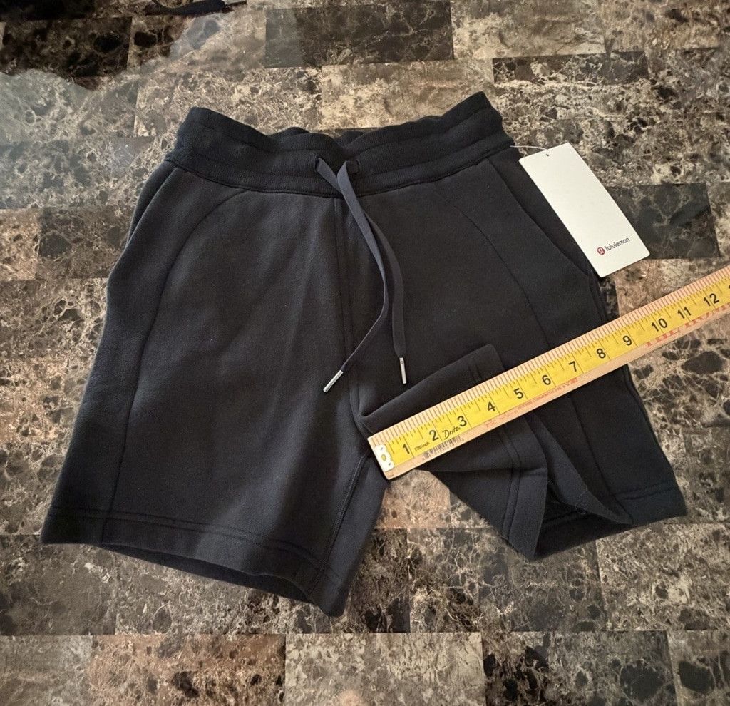 Lululemon LULULEMON SCUBA HIGH RISE SHORT 5” BLACK COLOR SIZE 4 NWT Size 27" / US 4 / IT 40 - 3 Thumbnail