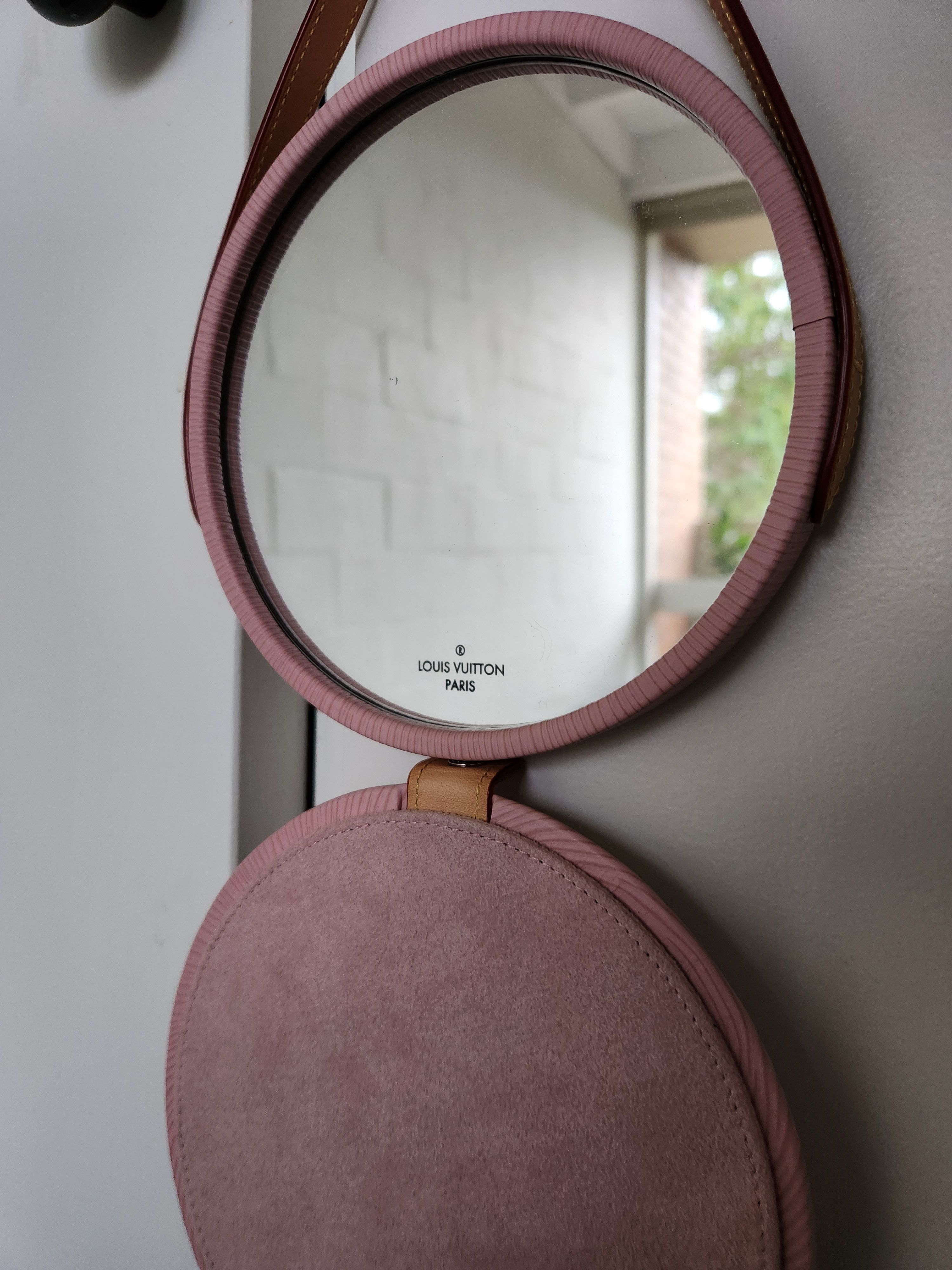 Louis Vuitton LV pink epi leather portable mirror w/ vvn adjustable strap Size ONE SIZE - 6 Thumbnail
