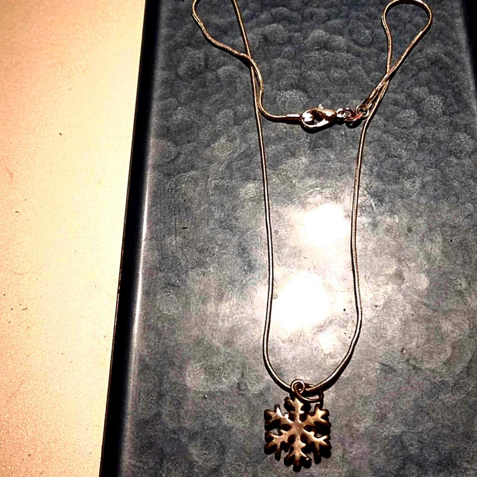 Other Gorgeous Sterling Silver Snowflake Necklace Size ONE SIZE - 1 Preview