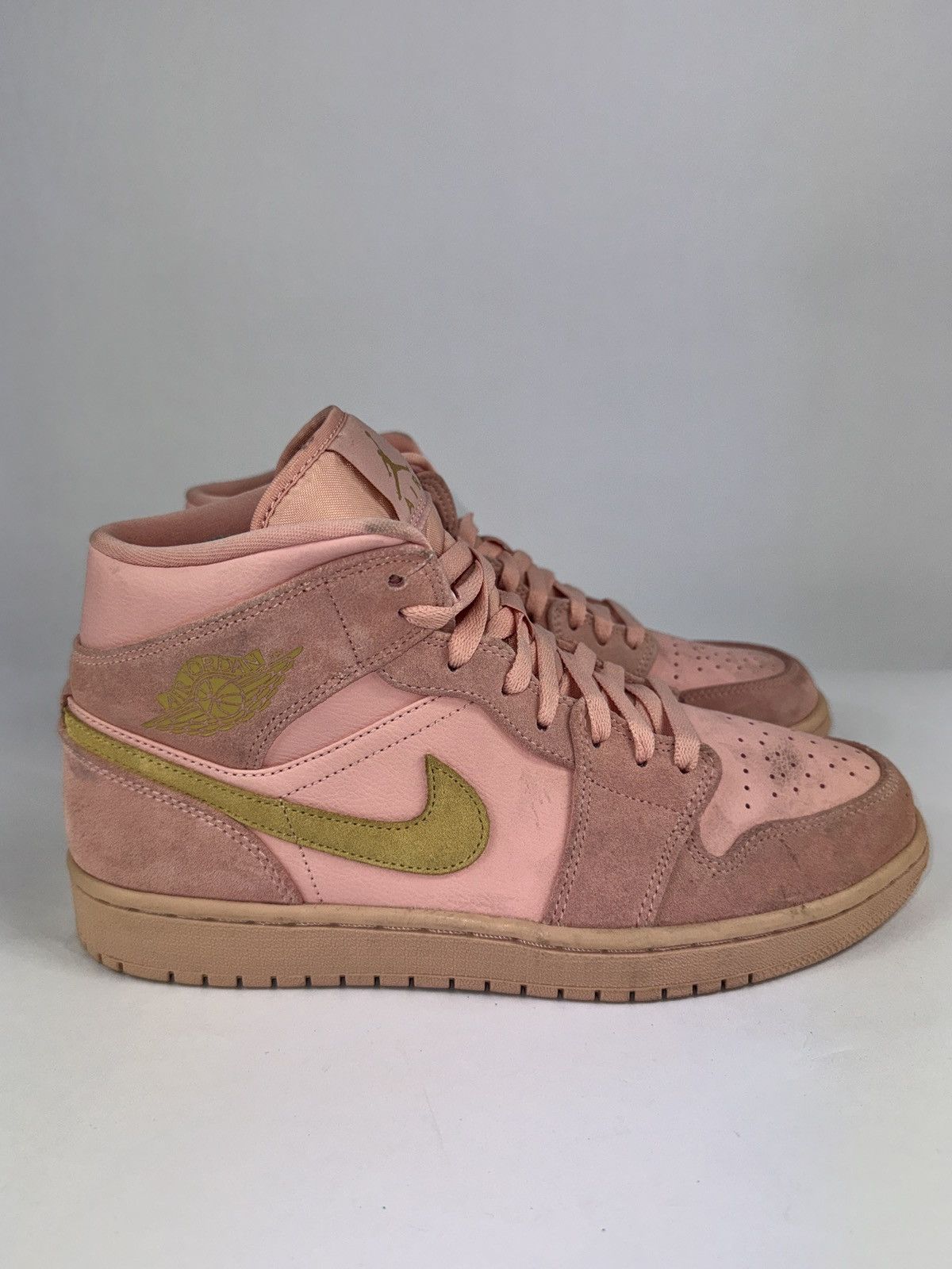 Jordan Brand JORDAN 1 MID CORAL GOLD Size US 9.5 / EU 42-43 - 4 Thumbnail