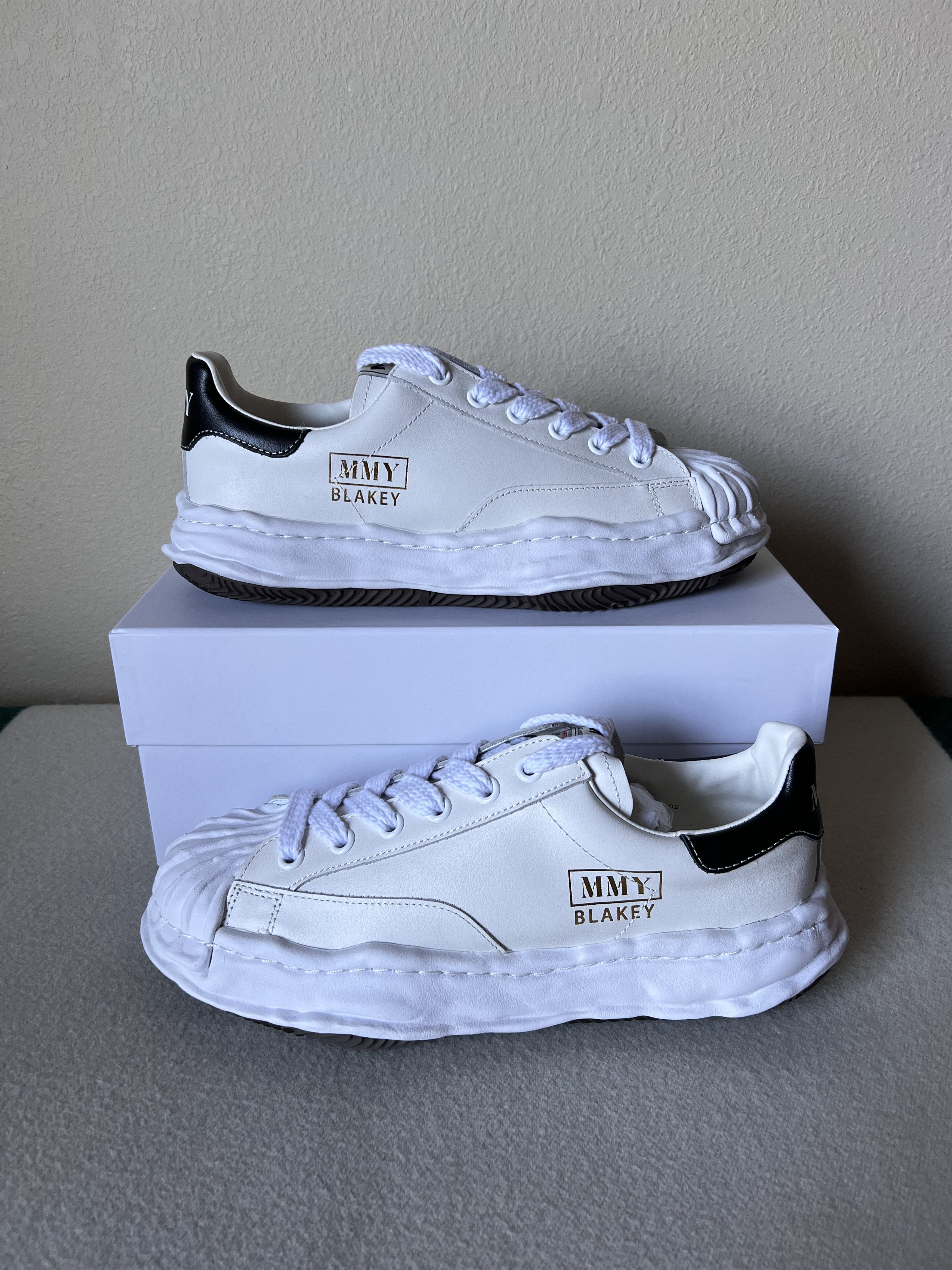 Maison MIHARA YASUHIRO Maison Mihara Yasuhiro Leather Blakey Sneakers in White Size US 11 / EU 44 - 2 Thumbnail