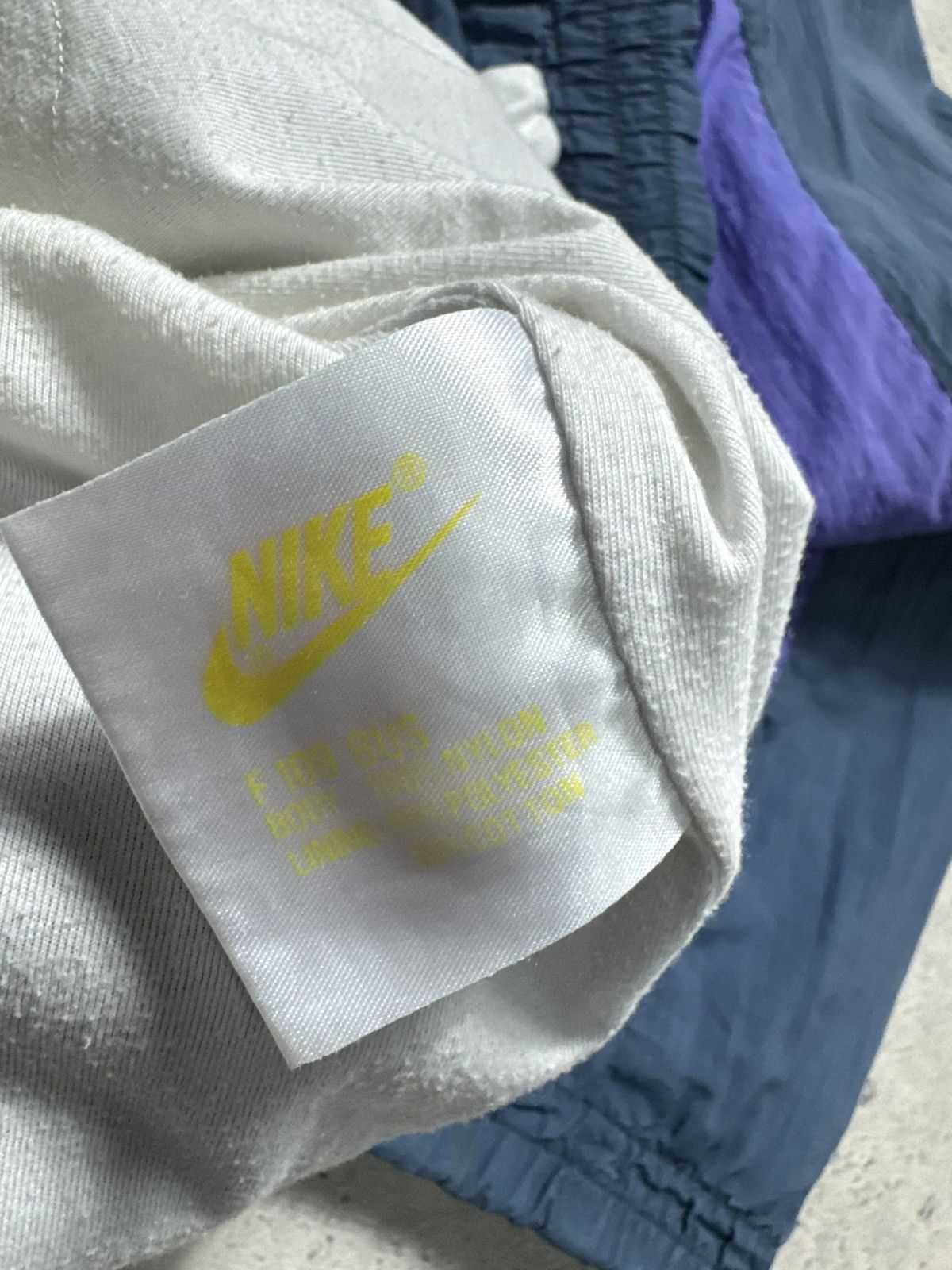 Nike Nike Vintage 80’s Full Zip Nylon Jacket Size L Swoosh Size US L / EU 52-54 / 3 - 9 Thumbnail
