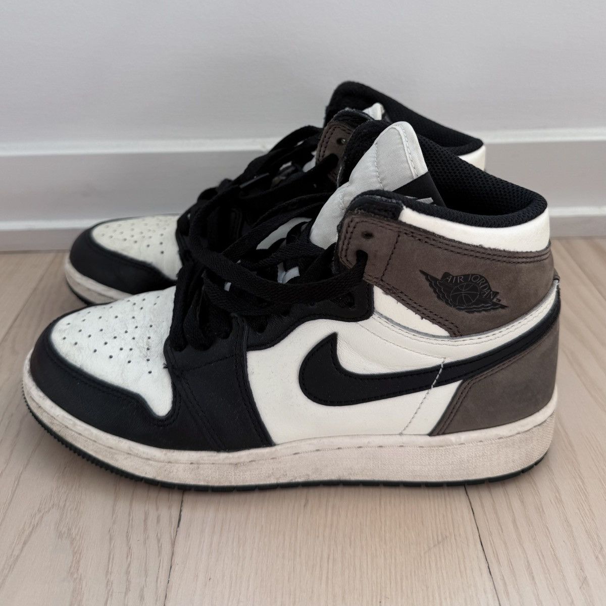 Nike Jordan 1 Retro High Mocha 5.5M/7W Size US 5.5 / EU 38 - 4 Thumbnail