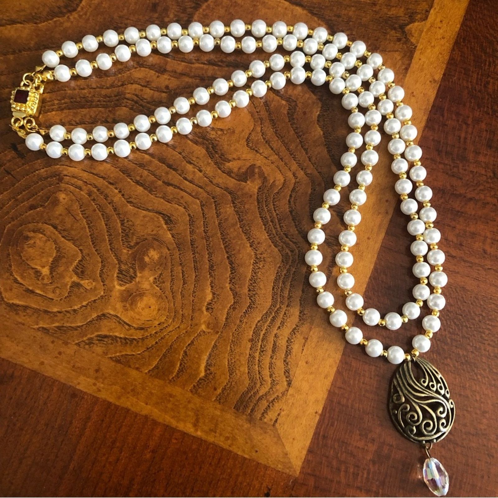 Handmade Handcrafted white Pearl genuine almandine garnet necklace Size ONE SIZE - 7 Thumbnail