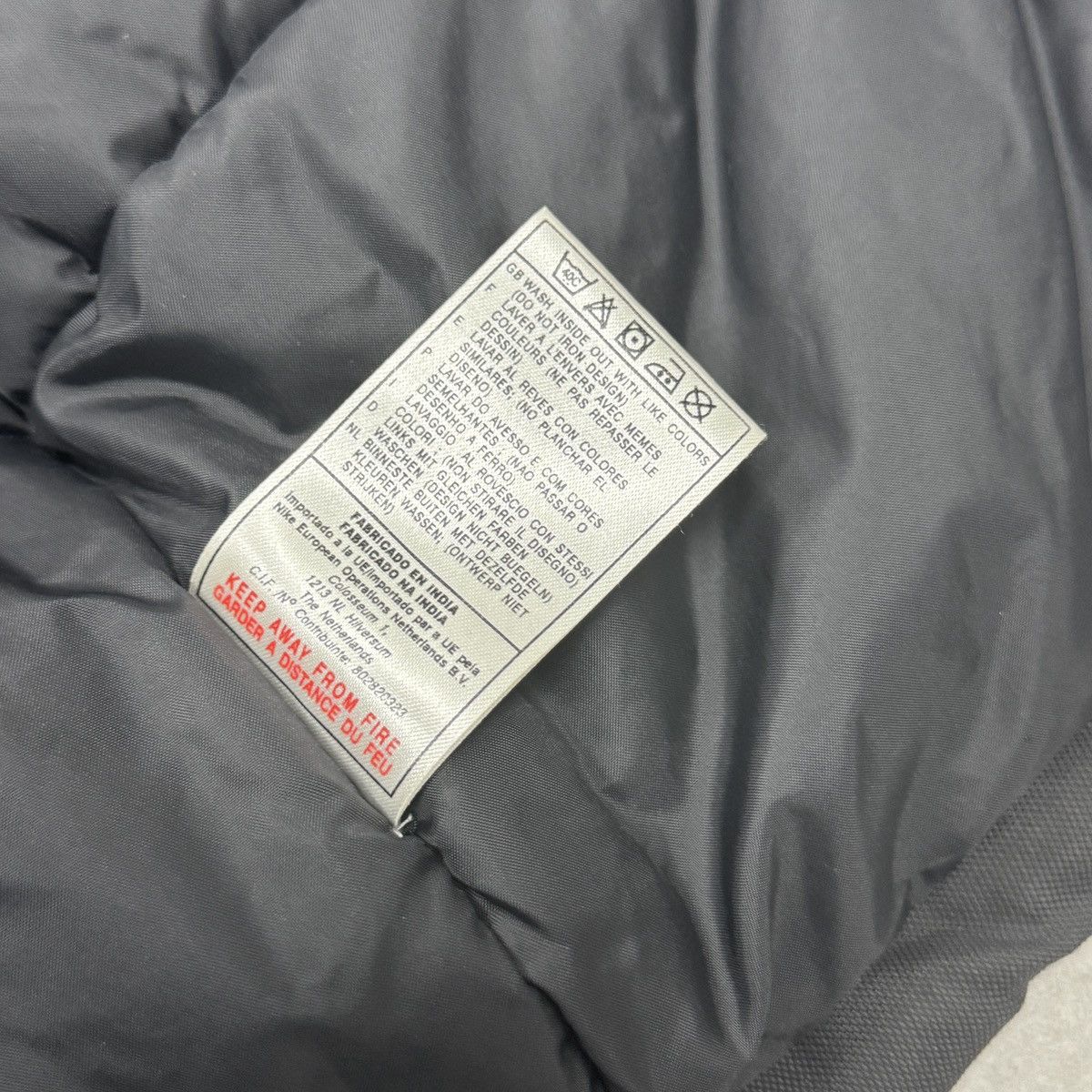 Nike Vintage Nike Nylon Insulated Hooded Jacket 90s Men Size M Size US M / EU 48-50 / 2 - 19 Thumbnail