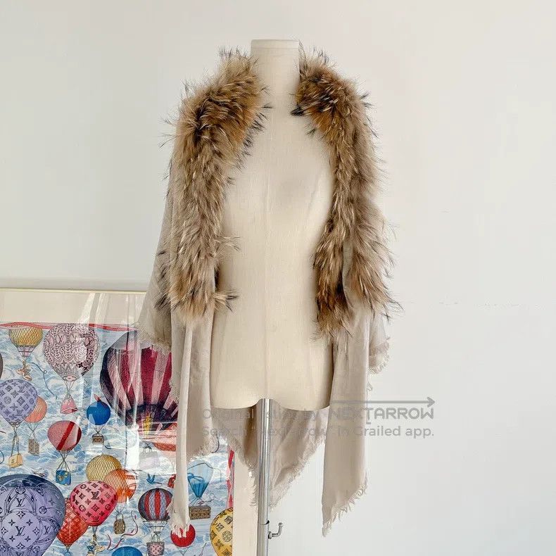 Fendi Fendi size 200*107 Fur Shawl Size ONE SIZE - 1 Thumbnail