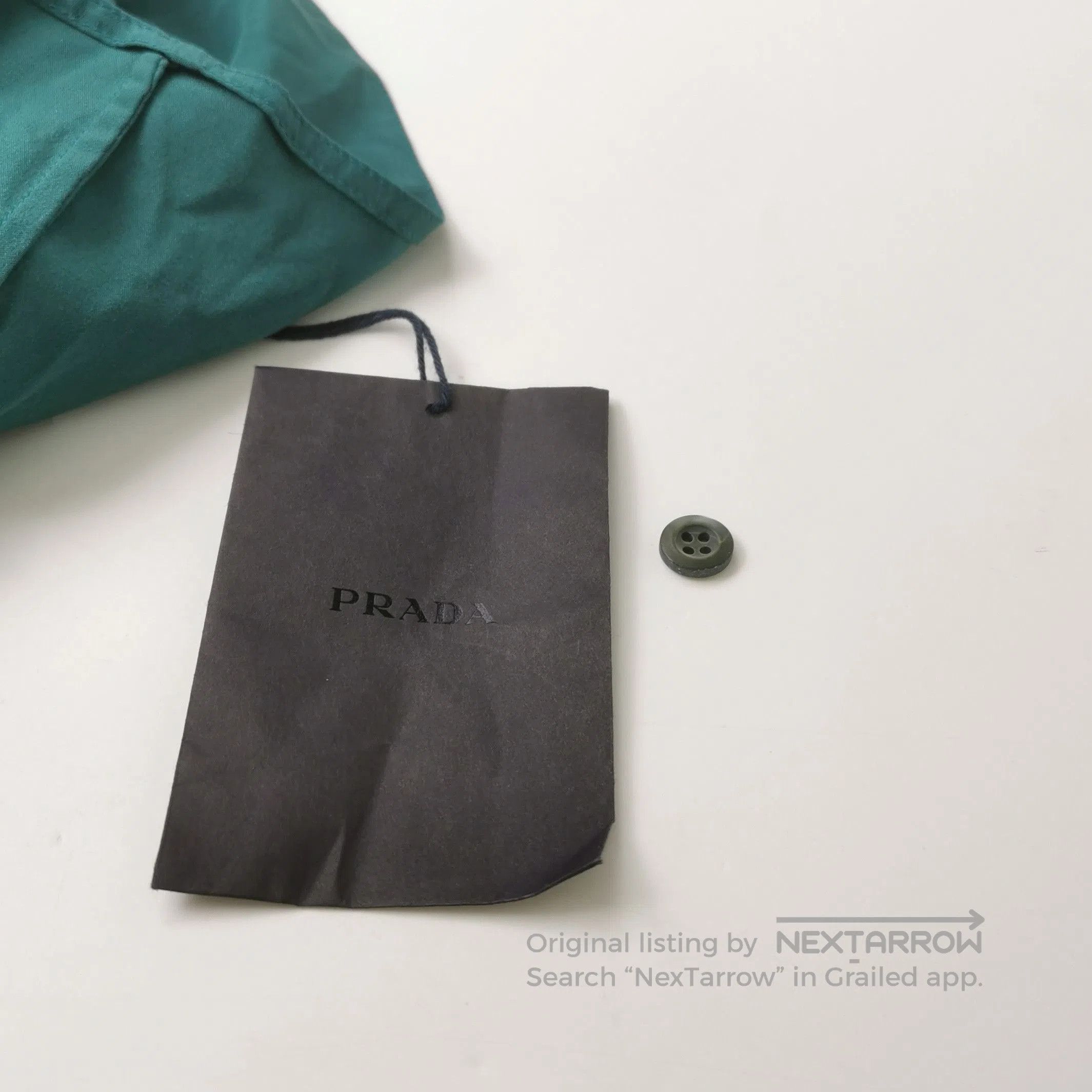 Prada Prada Ruffled Silk Blouse in Green . Size L / US 10 / IT 46 - 3 Thumbnail
