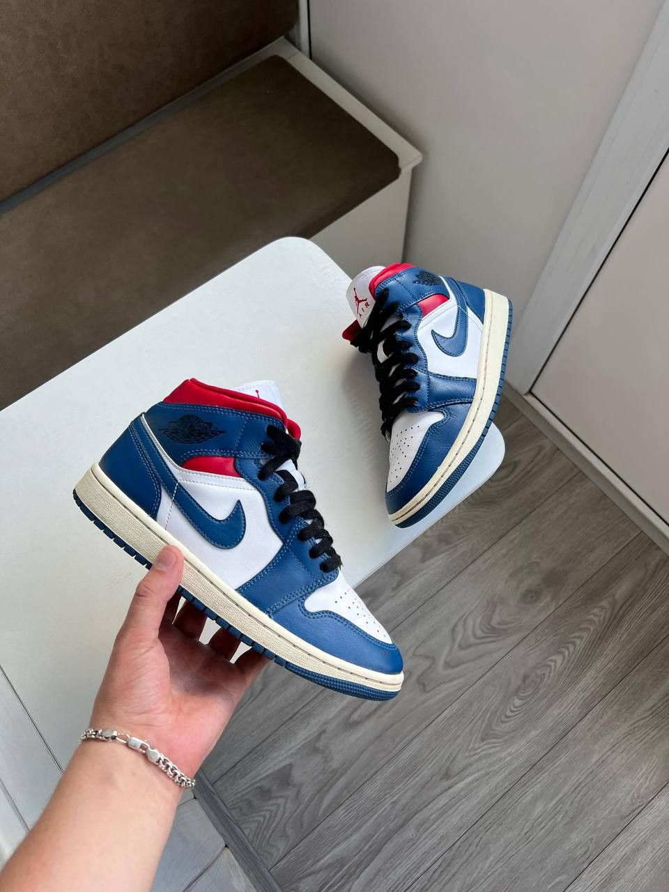 Nike Jordan 1 Mid BQ6472-146 Size US 7 / EU 40 - 2 Thumbnail