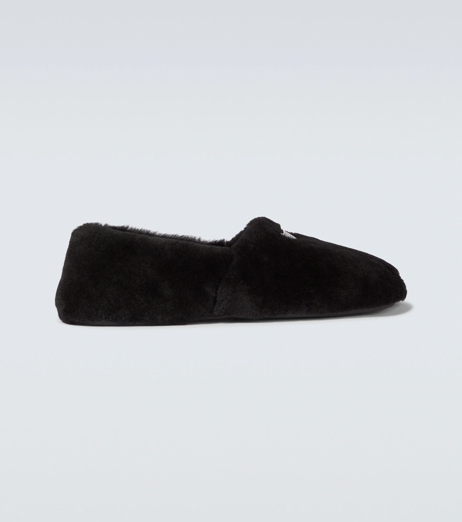 o1w1db11123 Shearling slippers in Black