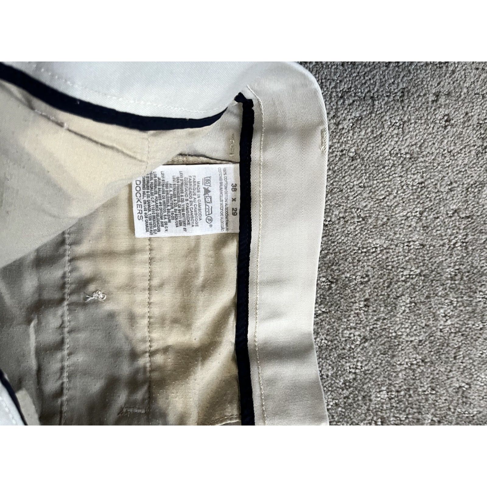 Dockers DOCKERS Classic Fit Pleated Dress Pants 38x26 Beige Vintage Khaki Brand DOCKERS Fit Classic Size 38 Inseam 26 in 100% Cotton Chinos Pants Leather? Size US 38 / EU 54 - 6 Thumbnail
