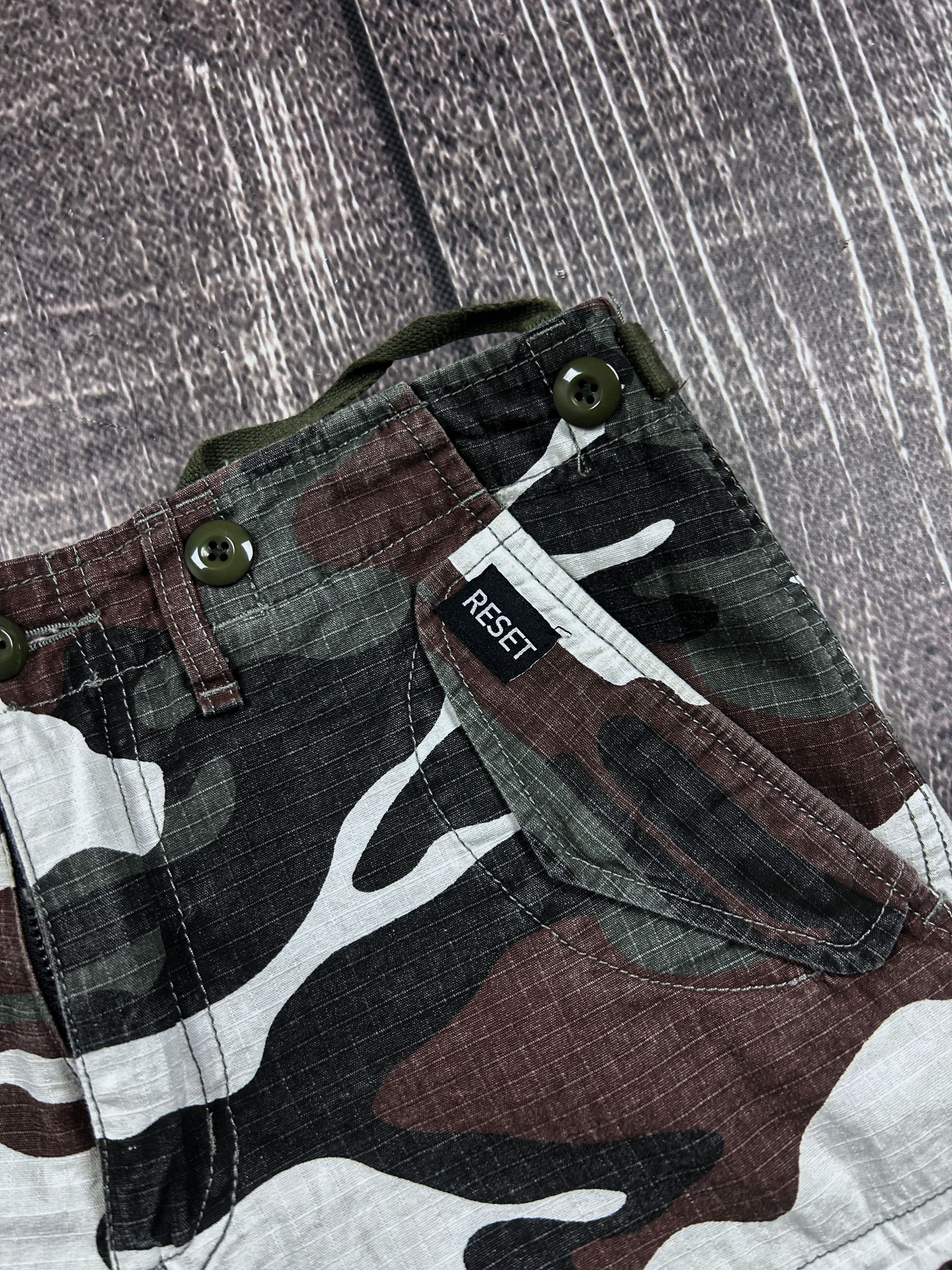 Japanese Brand VTG Camo Cargo Pants Military Style Y2K Baggy Multi Pocket Size US 30 / EU 46 - 7 Thumbnail