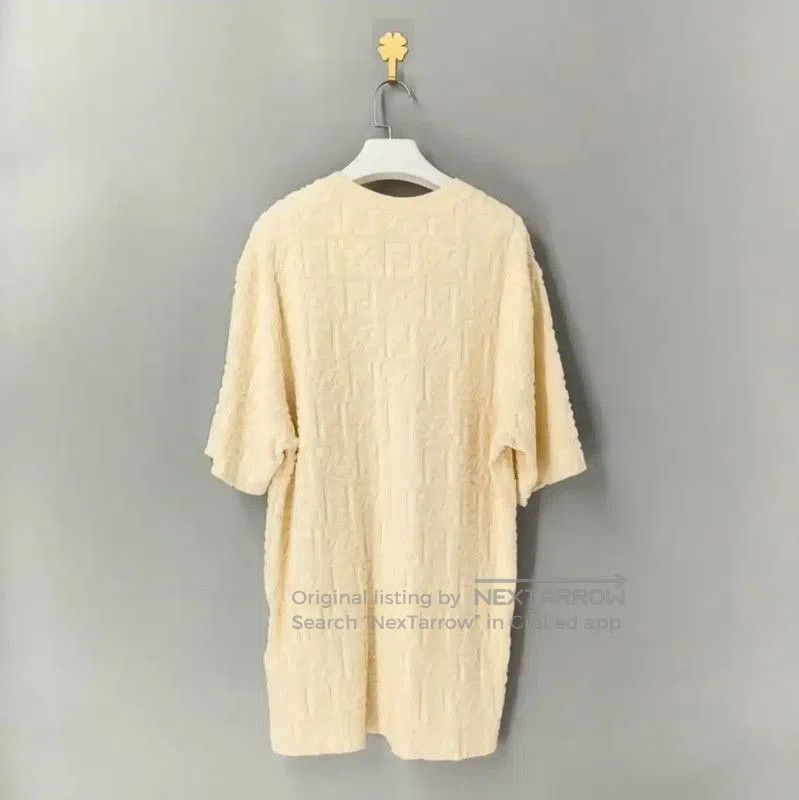Fendi Fendi Cream T-Shirt for Men in Size M . Size US M / EU 48-50 / 2 - 2 Thumbnail