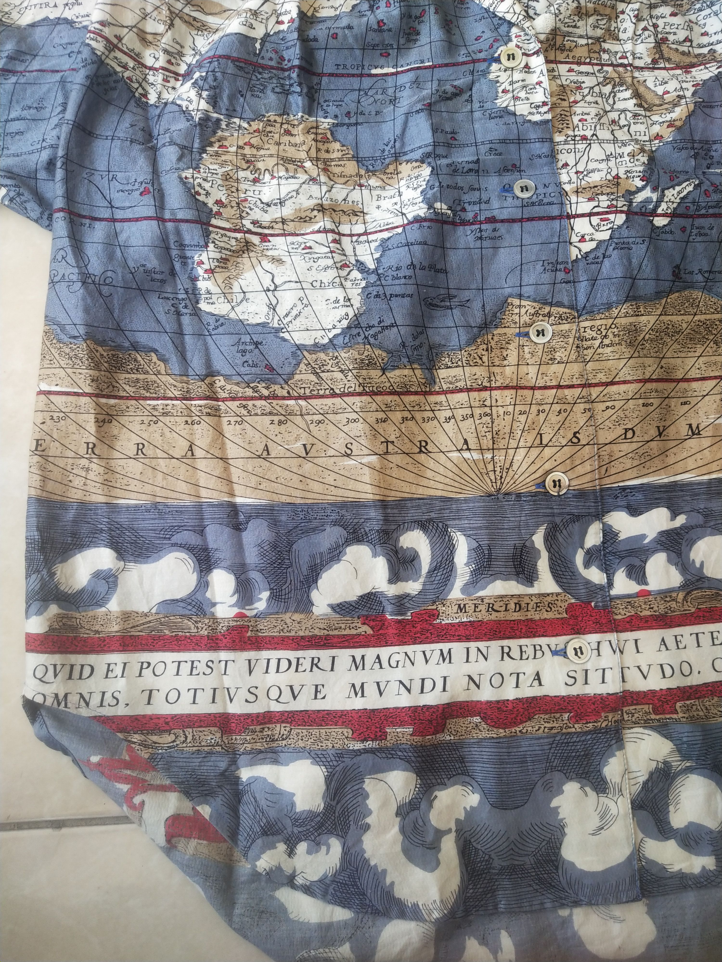 Vintage Vintage Fresa World Map Print Shirt Japan Graphic Size US M / EU 48-50 / 2 - 5 Thumbnail