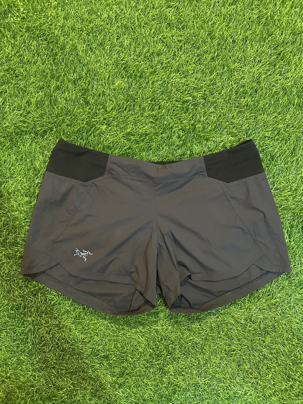 Arc'teryx Arcteryx womens shorts size medium Size 28" / US 6 / IT 42 - 1 Thumbnail