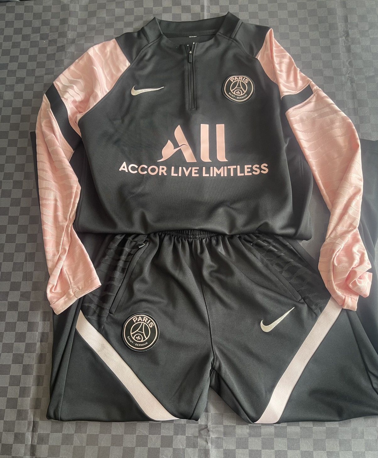 Nike Paris-Saint-Germain tracksuit, black and pink size m Size US 40 / EU 56 - 8 Thumbnail