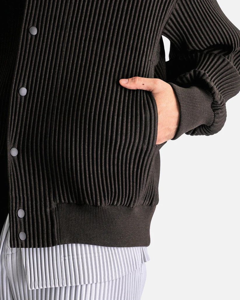 Homme Plisse Issey Miyake o1s1v1r1oon0925 Kersey Pleats Bomber Jacket in Black Size US XL / EU 56 / 4 - 6 Thumbnail