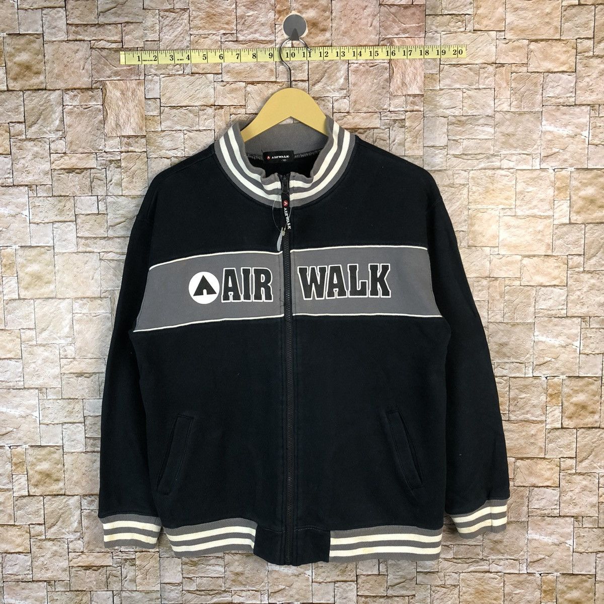 Airwalk Airwalk Black Zipper Sweatshirt sweater vintage #A500 Size US S / EU 44-46 / 1 - 1 Thumbnail