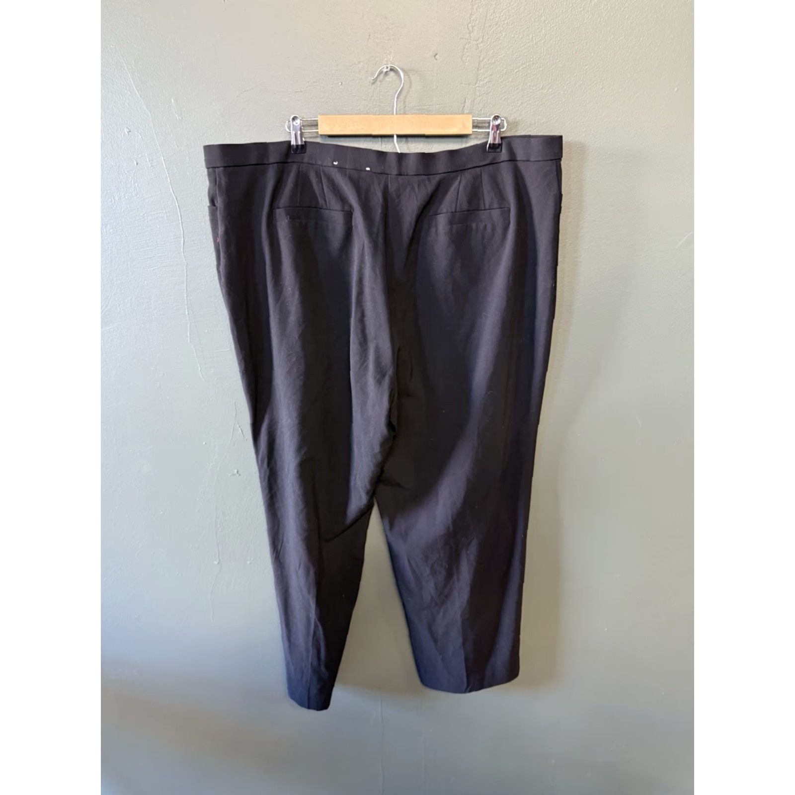 Vintage Dressbarn Womens Black Cropped Straight Leg Business Pant 22W Size 22W Plus Pants Womens Black Straight Leg Cropped Dress Pants 22W Mens? wait. Sorry. Size 40" / US 18 - 2 Thumbnail