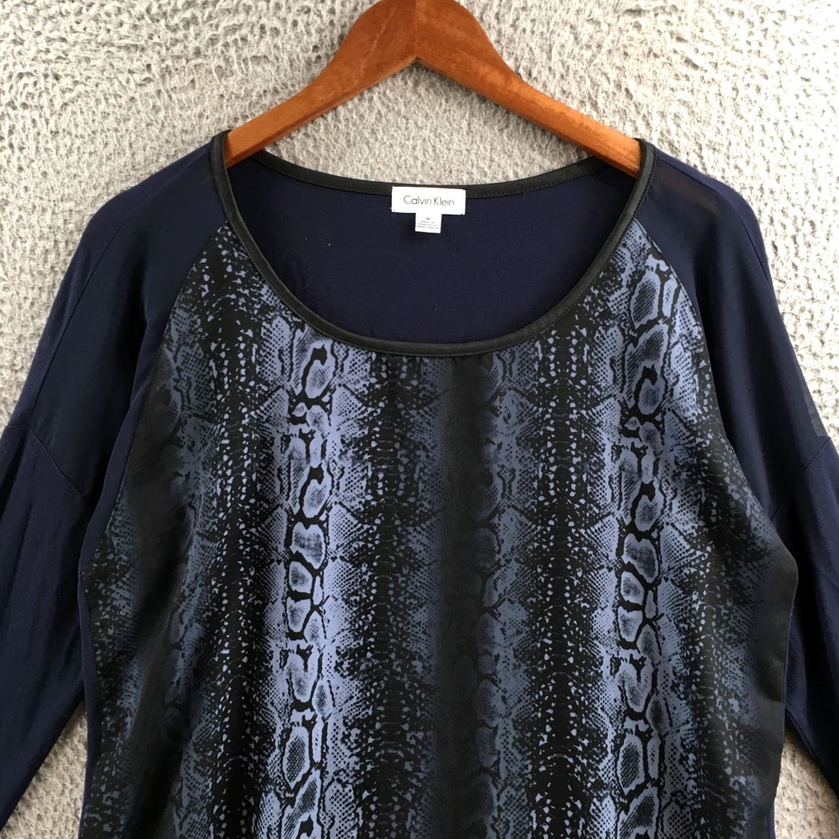 Calvin Klein Calvin Klein Blouse Womens Medium Navy Blue Scoop Neck Long Sleeve Snakeskin Top Size M / US 6-8 / IT 42-44 - 2 Thumbnail