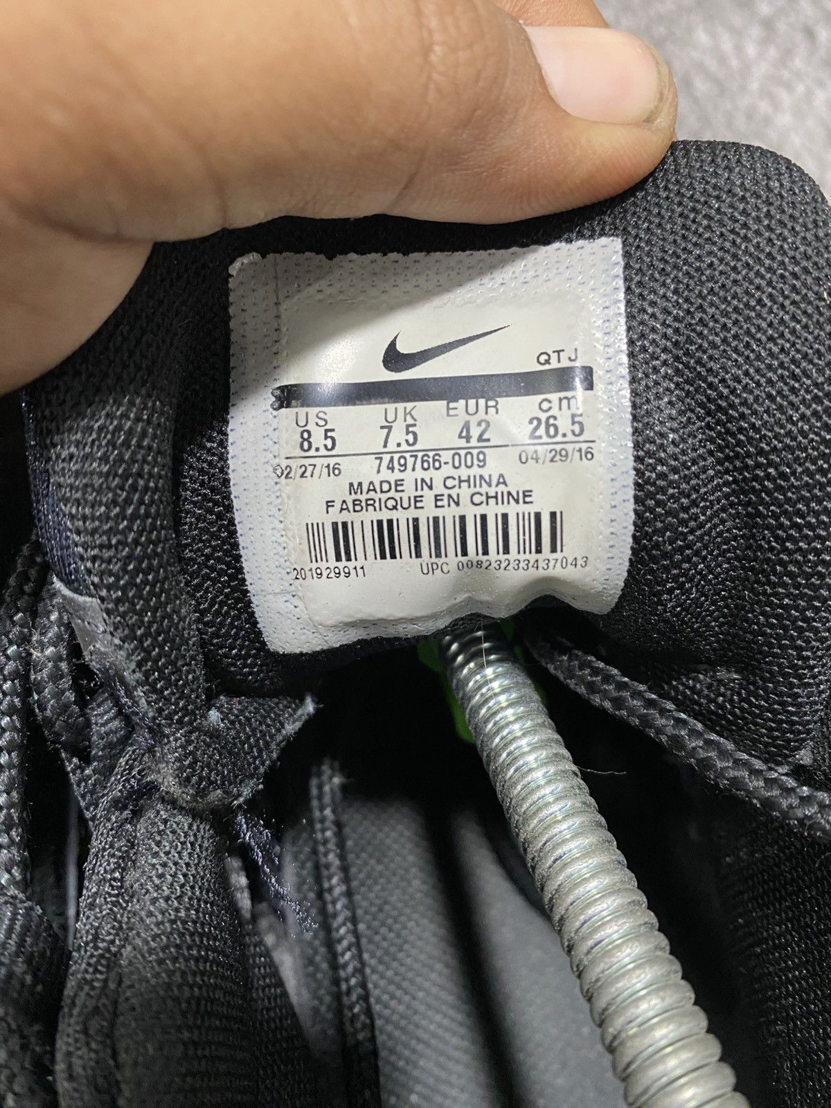 Nike Nike Air Max 95 Essential Triple Black 2020 Size US 8.5 / EU 41-42 - 8 Thumbnail