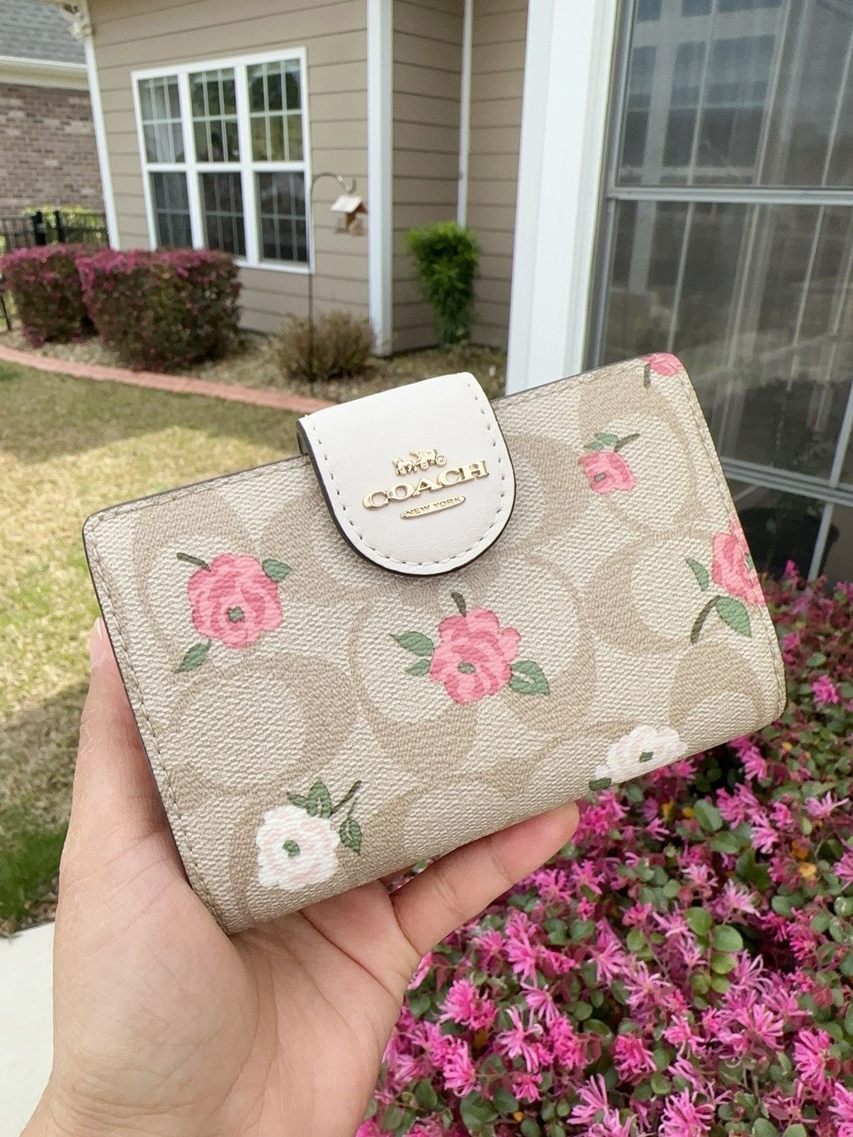 Coach Medium Zip popular Around Wallet With Wildflower Print