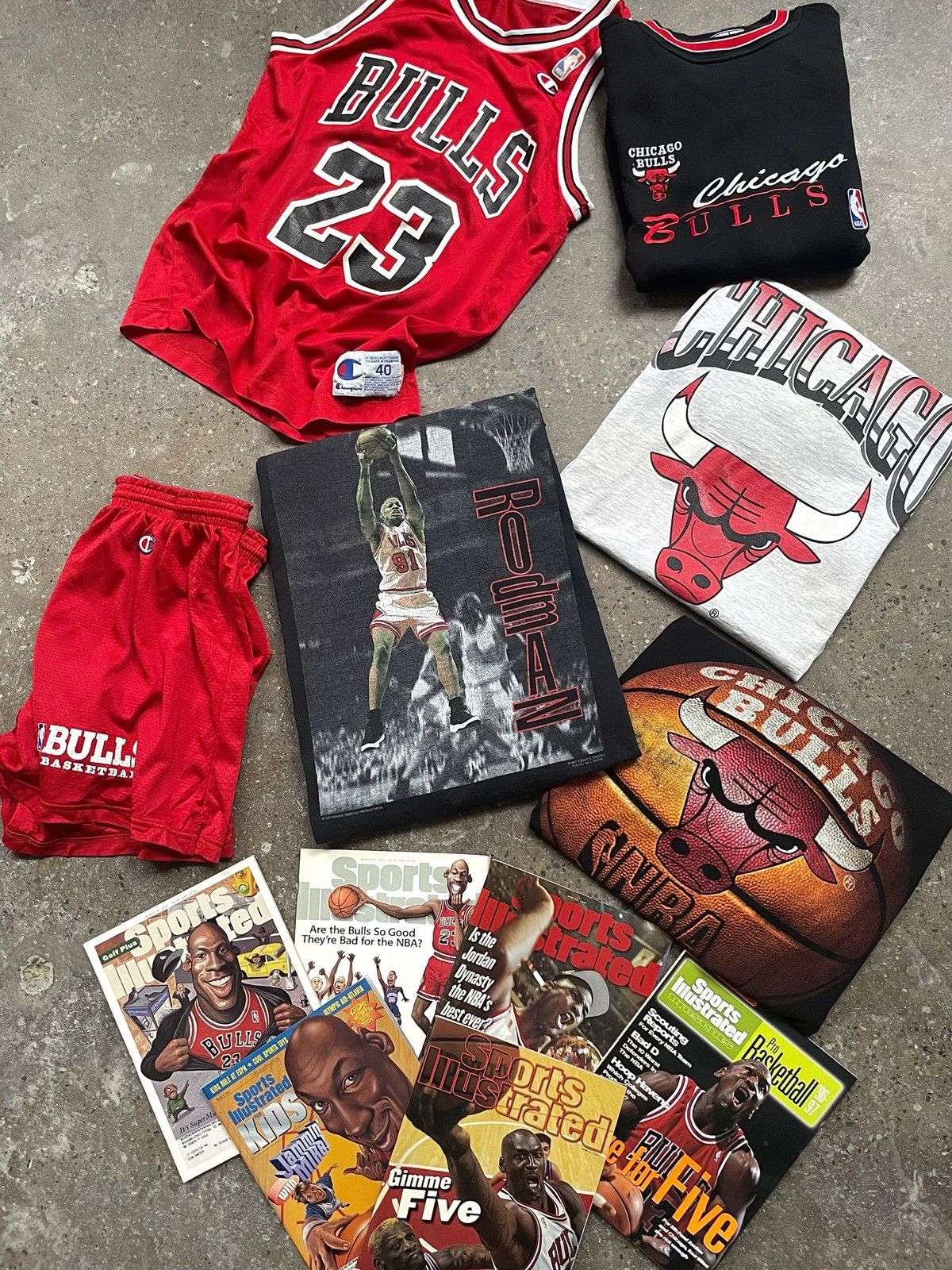 Jordan Brand × NBA × Vintage Vintage 90s Chicago Bulls Champion Jersey Shorts Size US 40 / EU 56 - 6 Thumbnail