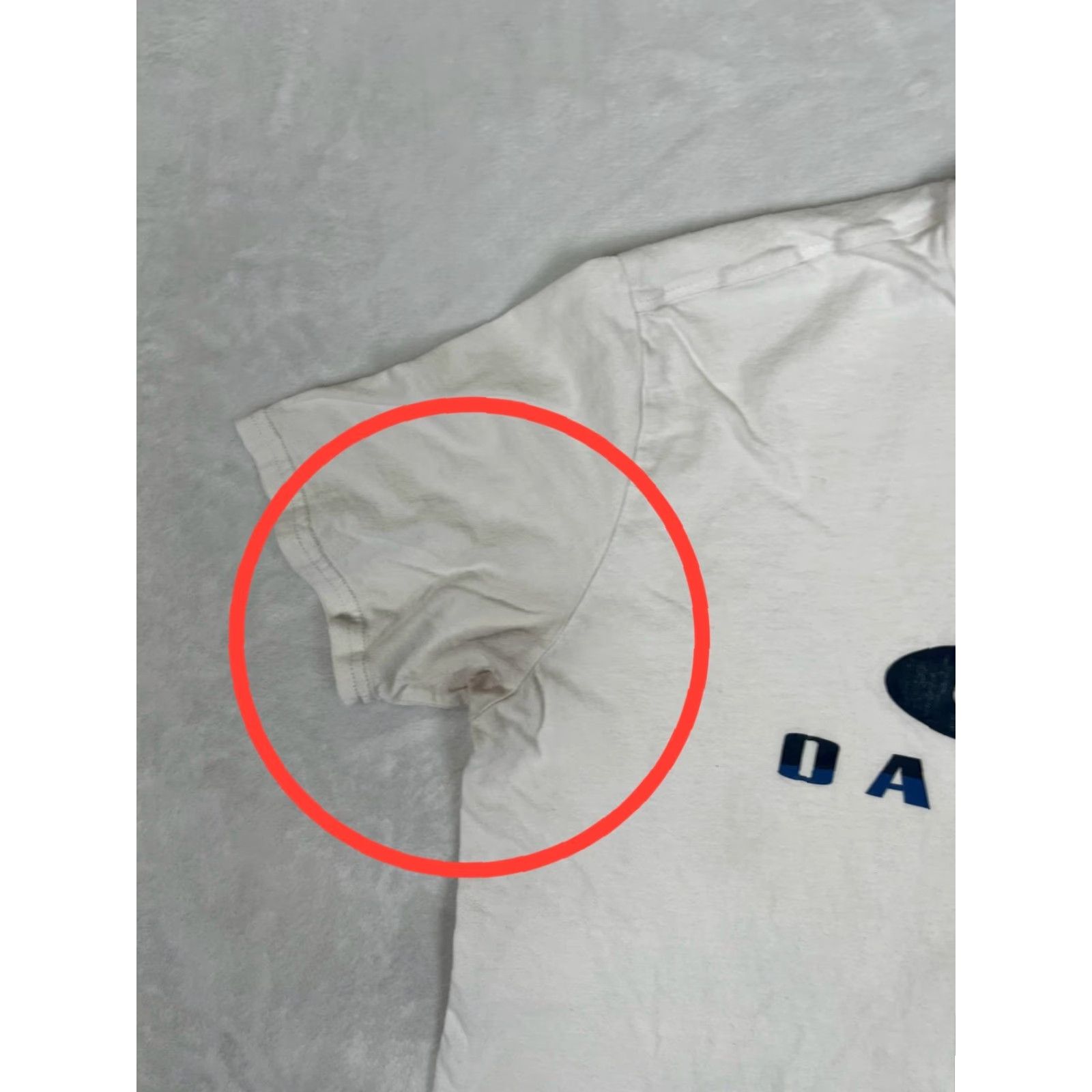 Oakley VTG Oakley T-Shirt Mens Large White Ellipse Logo Graphic Crew Neck Short Sleeve Casual Tee Mens L White Oakley Ellipse Logo Graphic 90s? Size US L / EU 52-54 / 3 - 4 Thumbnail