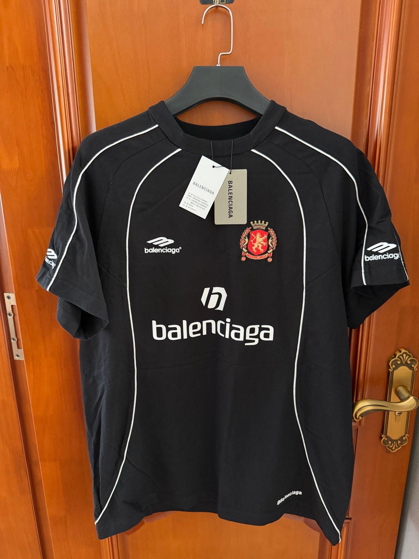 Balenciaga Balenciaga Collab Limited Black T-Shirt xs Men Size US XS / EU 42 / 0 - 1 Thumbnail