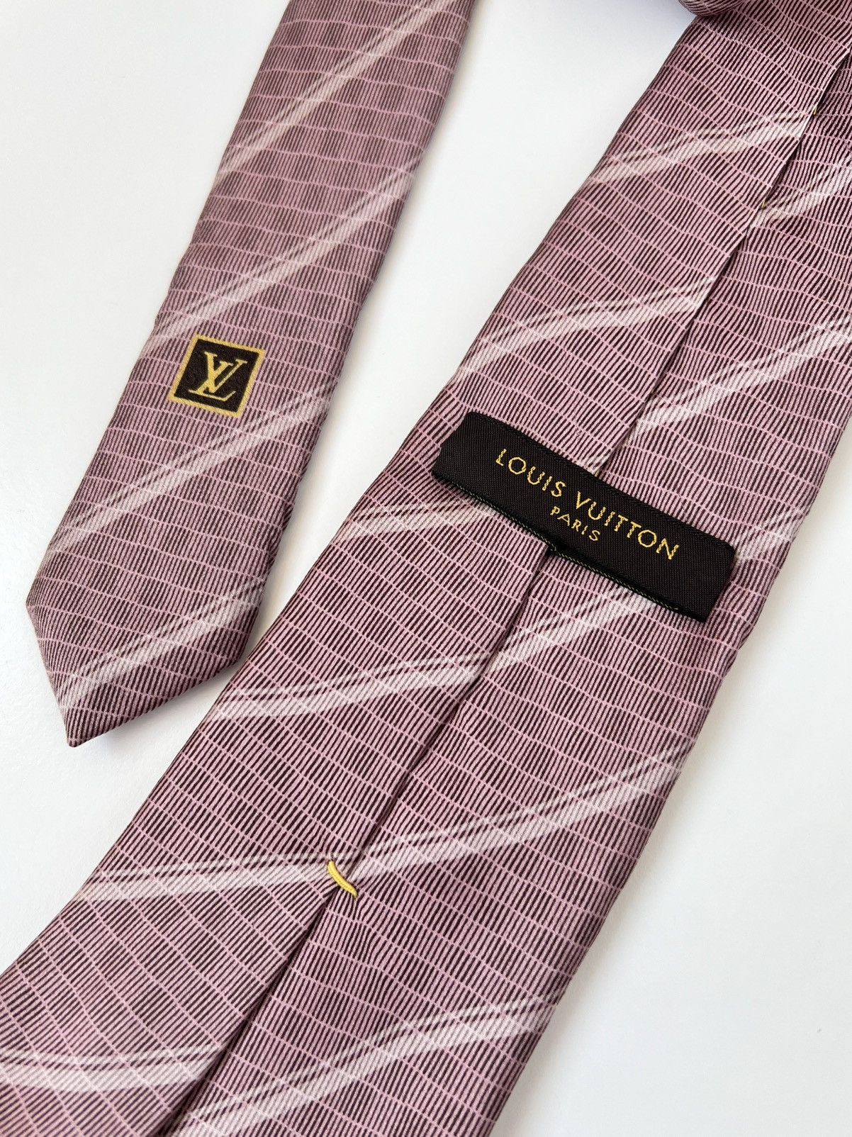 Louis Vuitton Louis Vuitton LV Logo Dusty Pink 100% Silk Tie Size ONE SIZE - 4 Thumbnail