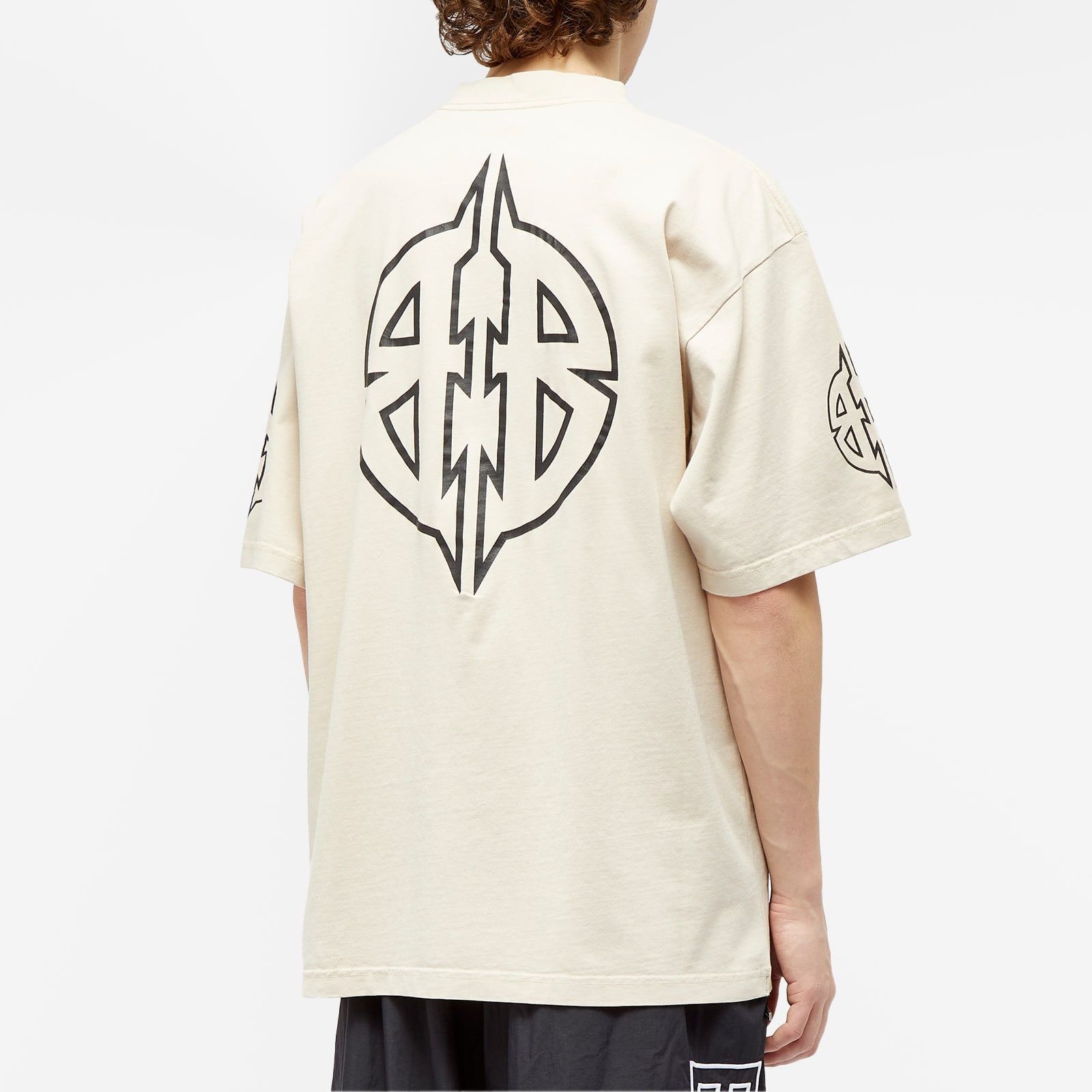 Balenciaga o1srvl11e0825 Metal BB Medium Fit T-Shirt in Beige Size US L / EU 52-54 / 3 - 3 Thumbnail