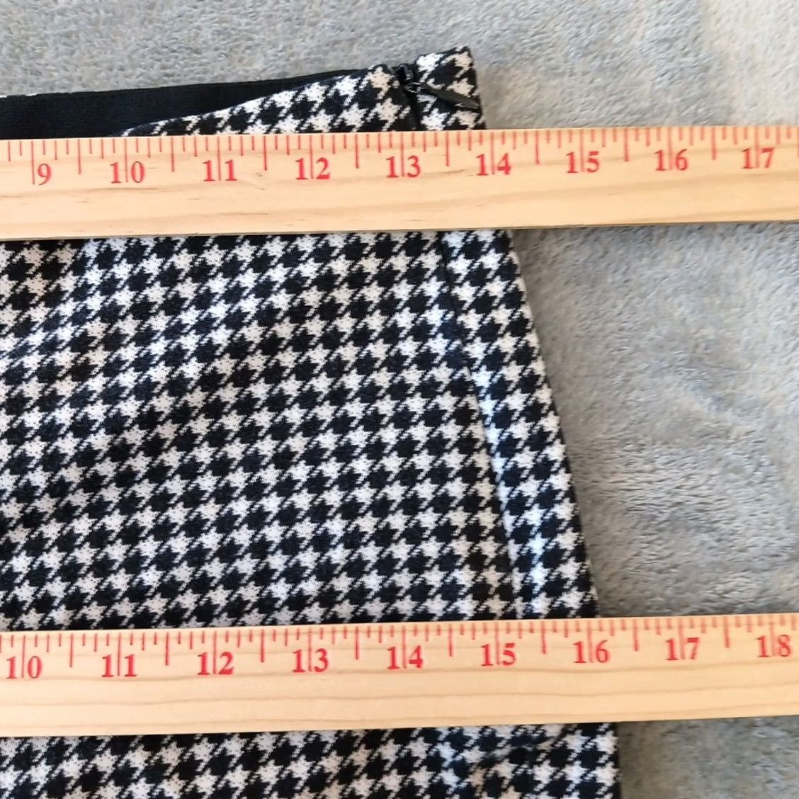Old Navy Old Navy Pants Womens Size 4 Ankle Black Houndstooth Straight Stretch Elastic Zip 27x24.5 Men? Womens Size 27" / US 4 / IT 40 - 3 Thumbnail
