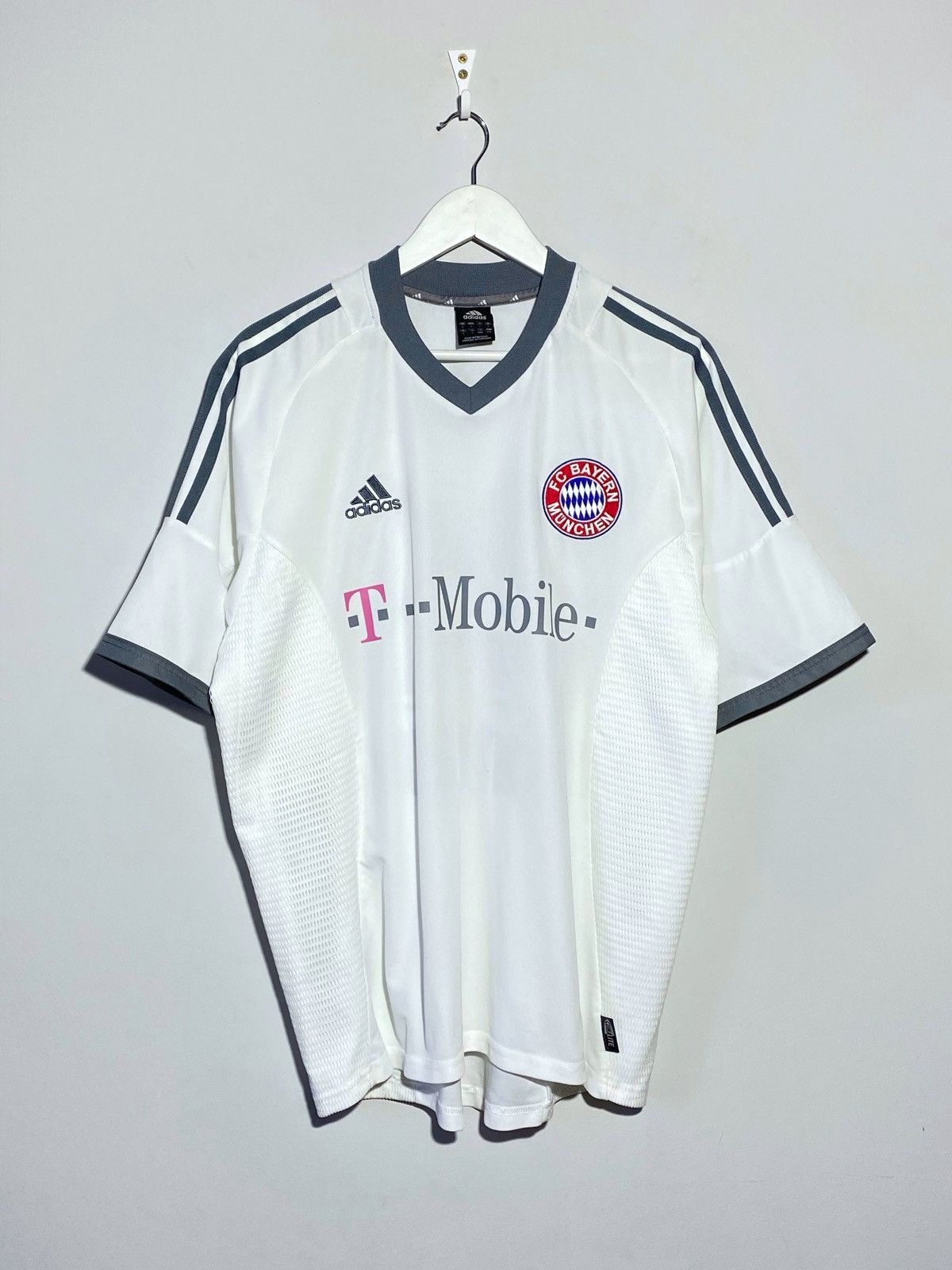 Adidas #24 Santa Cruz Bayern Munchen 2002/03 Away Adidas Jersey Size US L / EU 52-54 / 3 - 2 Thumbnail