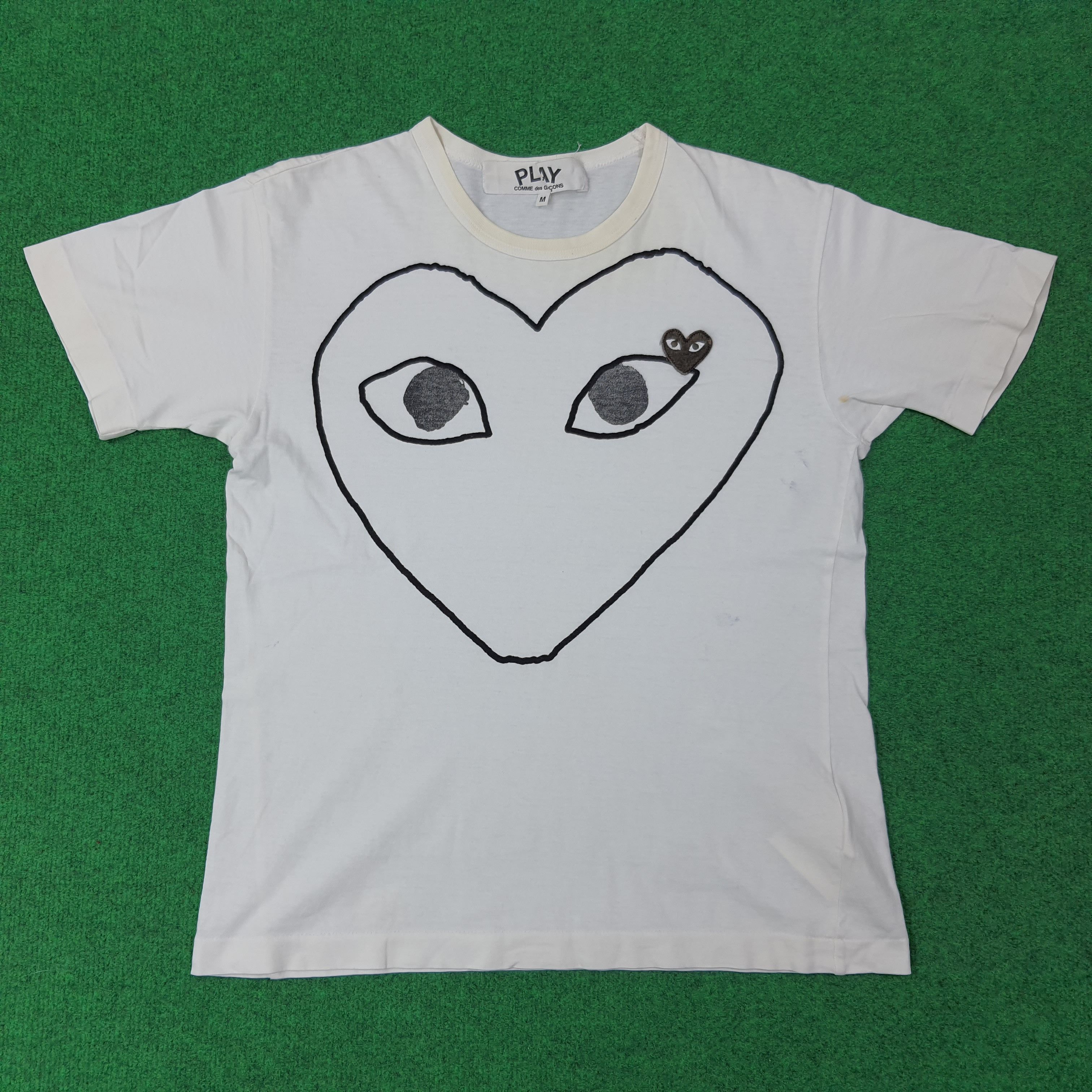 Comme des Garcons PLAY Vintage Comme Des Garcons PLAY Heart Logo Tshirt C267N31 Size M / US 6-8 / IT 42-44 - 1 Thumbnail