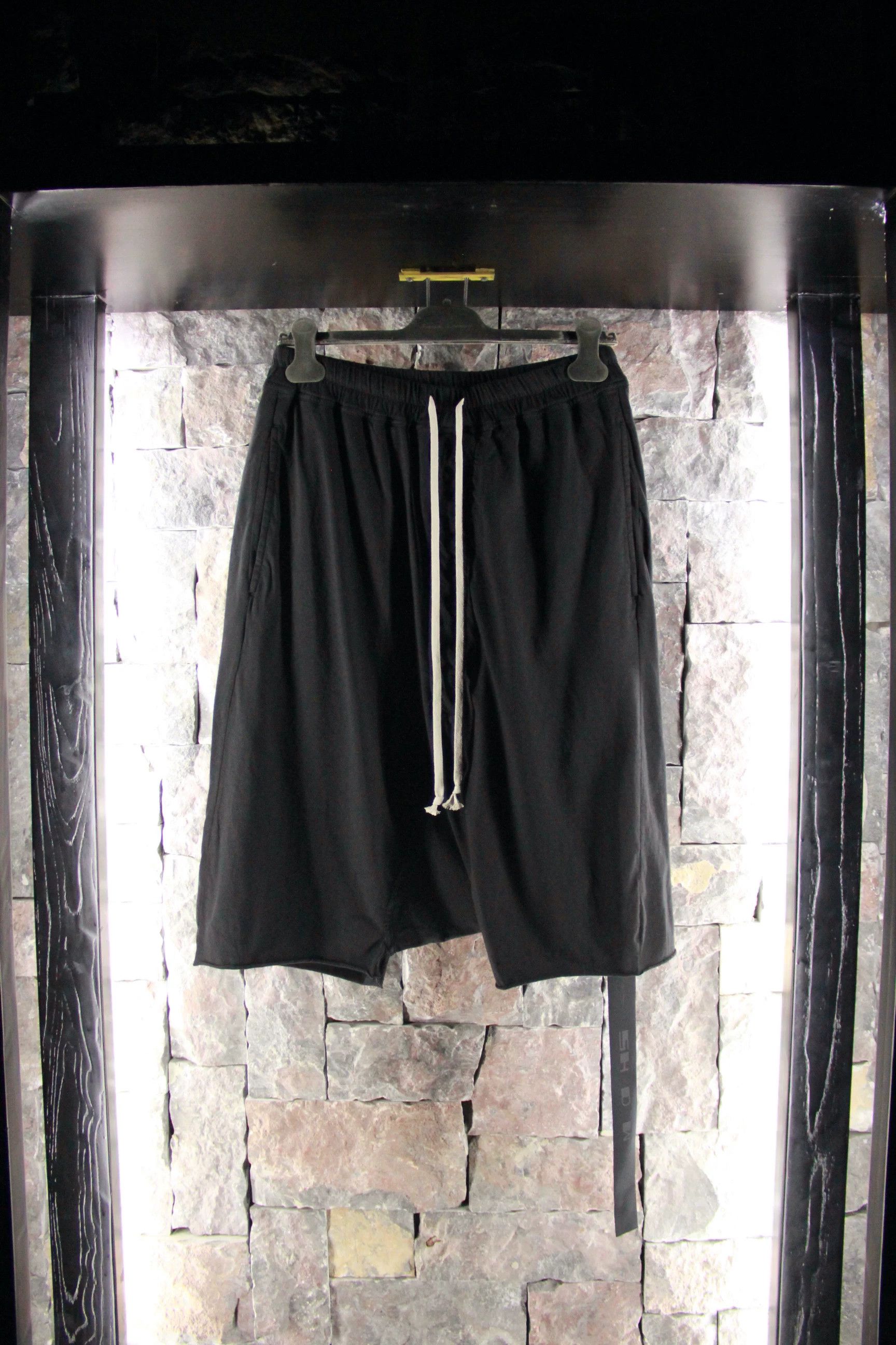 Rick Owens Rick Owens Black Shorts Men 30 Size US 30 / EU 46 - 1 Thumbnail