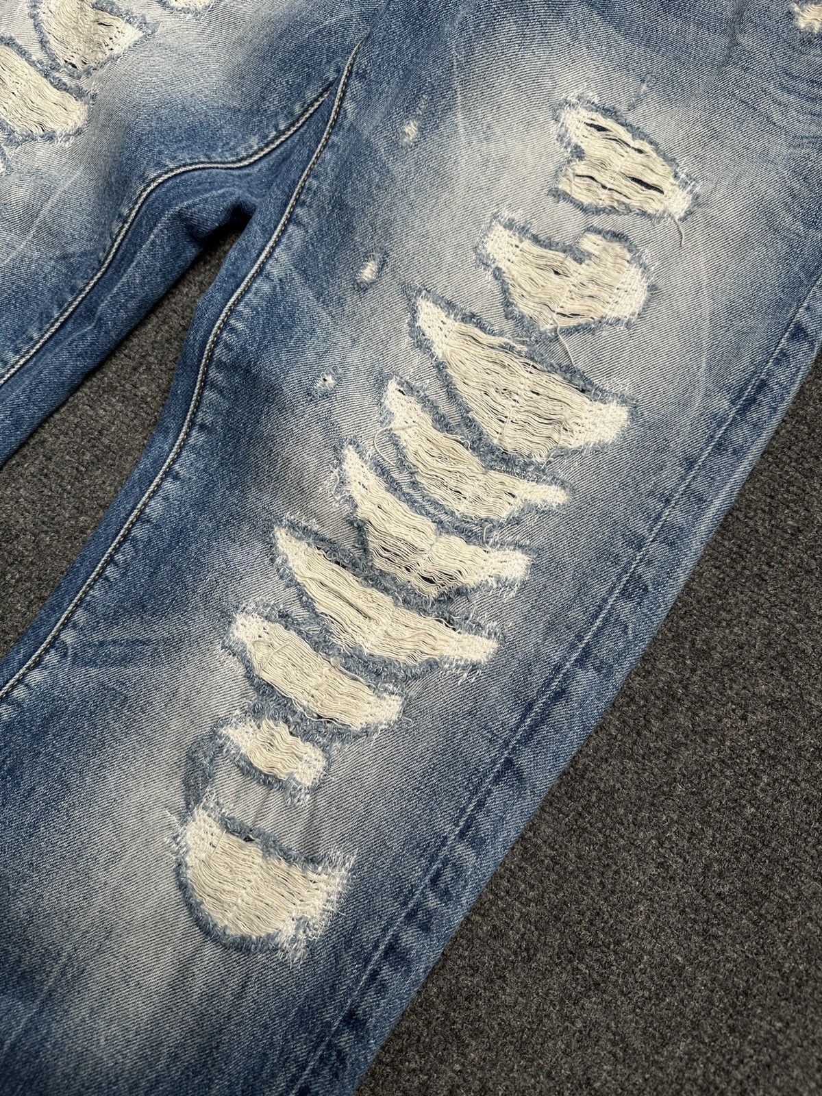 Hugo Boss HUGO BOSS Distressed Jeans Regular Fit Denim Pants size 34 Size US 34 / EU 50 - 7 Thumbnail