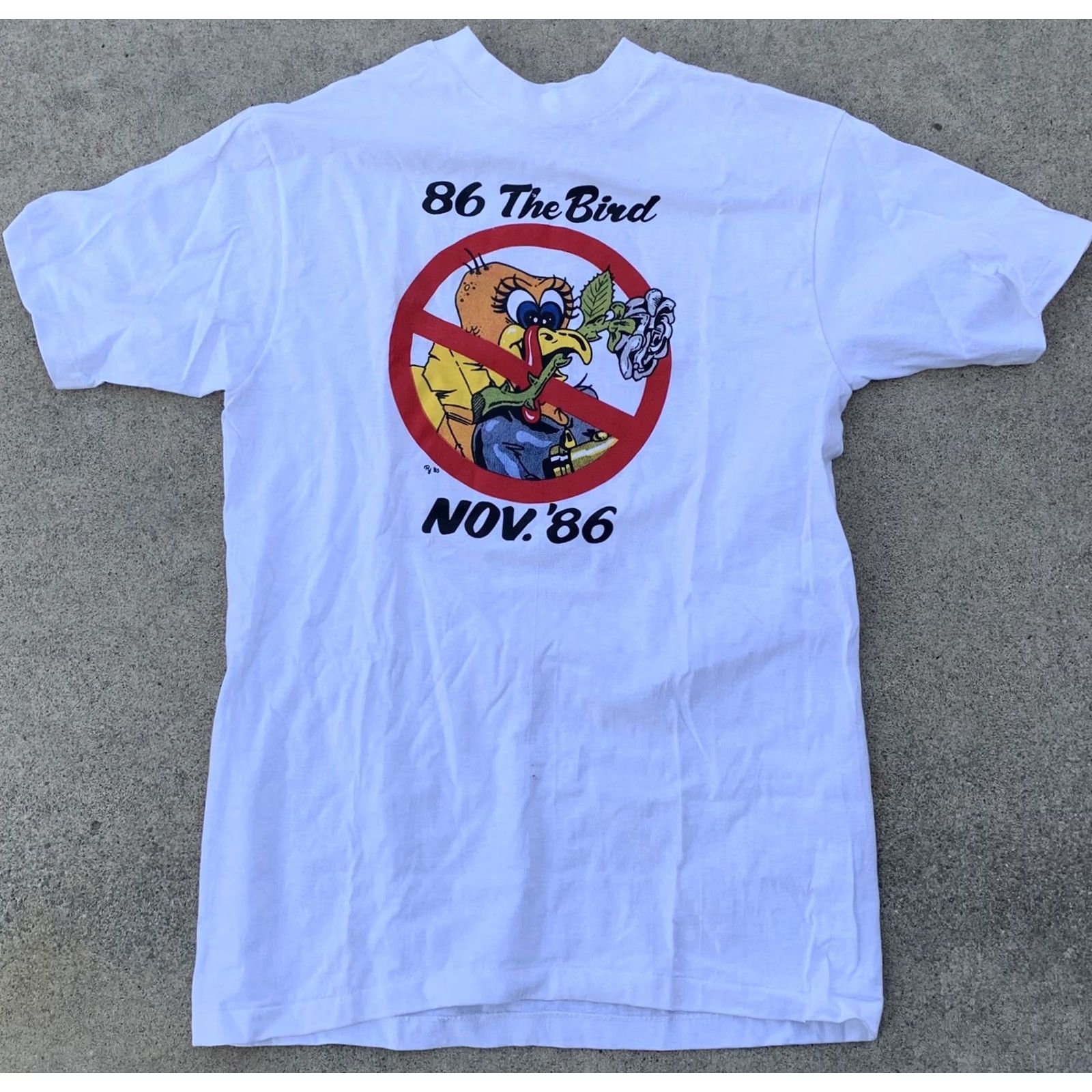 Hanes VINTAGE Hanes 86 The Bird Nov. ‘86 LET ‘EM GO! VICTIM CRIMINAL T Shirt M White 100% Cotton Short Sleeve Graphic Tee Mens Vintage 1980s Size US M / EU 48-50 / 2 - 5 Thumbnail