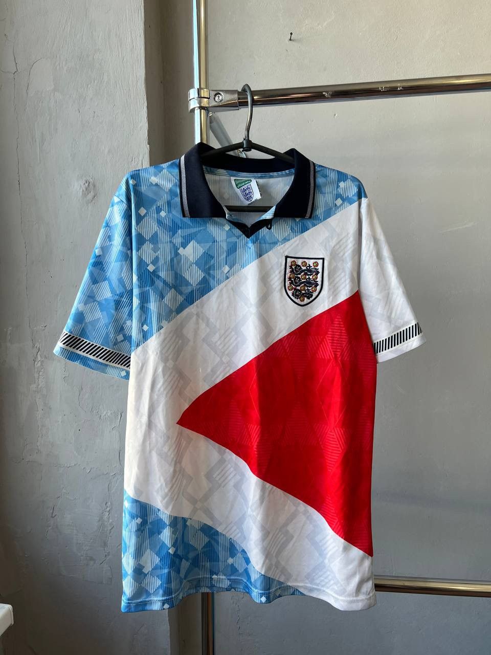 Sports Specialties 1990/92 ENGLAND TEAM SCORE DRAW REMAKE SOCCER JERSEY SHIRT M Size US M / EU 48-50 / 2 - 2 Thumbnail
