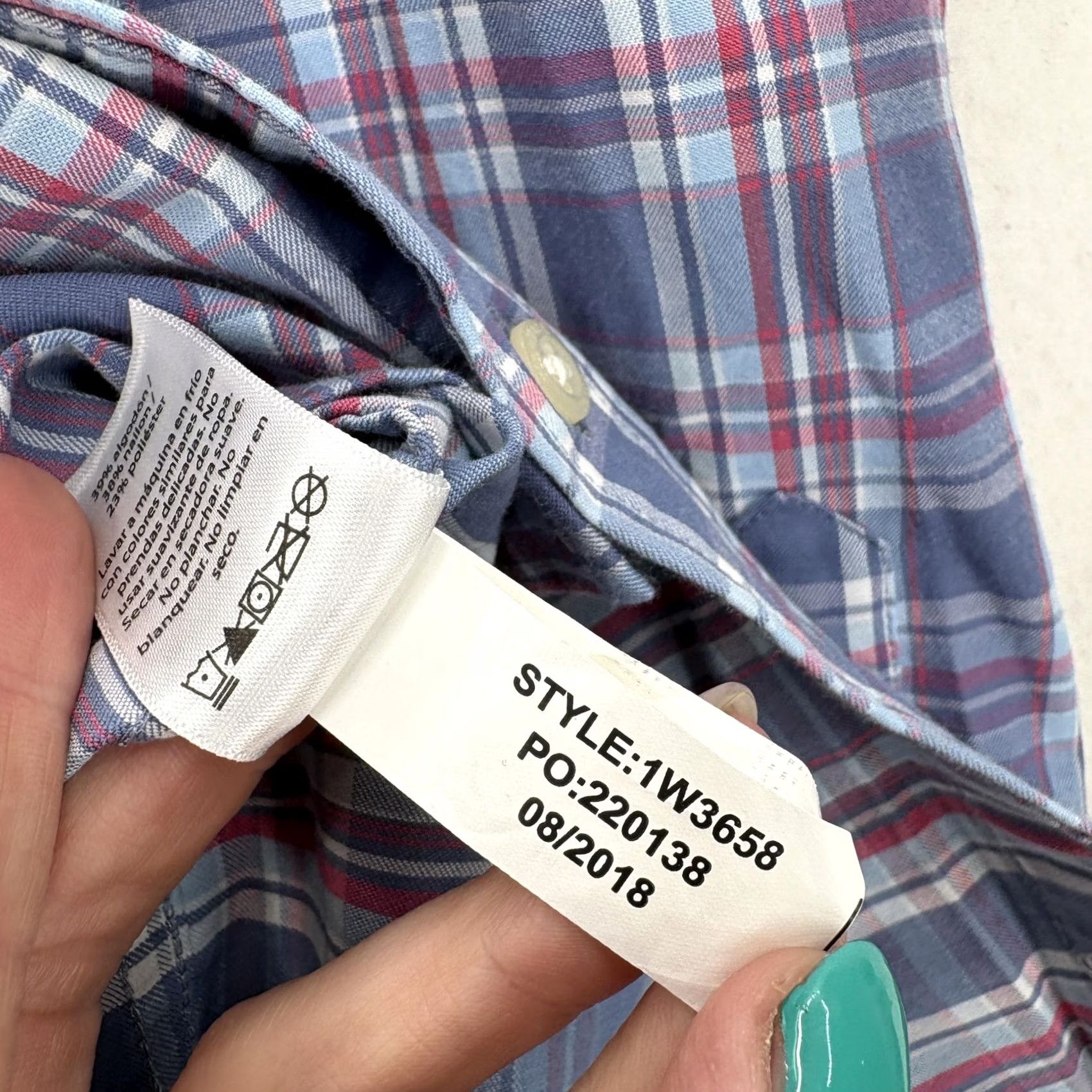 Vineyard Vines Vineyard Vines Murray Shirt Mens L Blue Plaid Long Sleeve Button-Up Chest Pockets Casual 90s Theme not provided Size US L / EU 52-54 / 3 - 7 Thumbnail