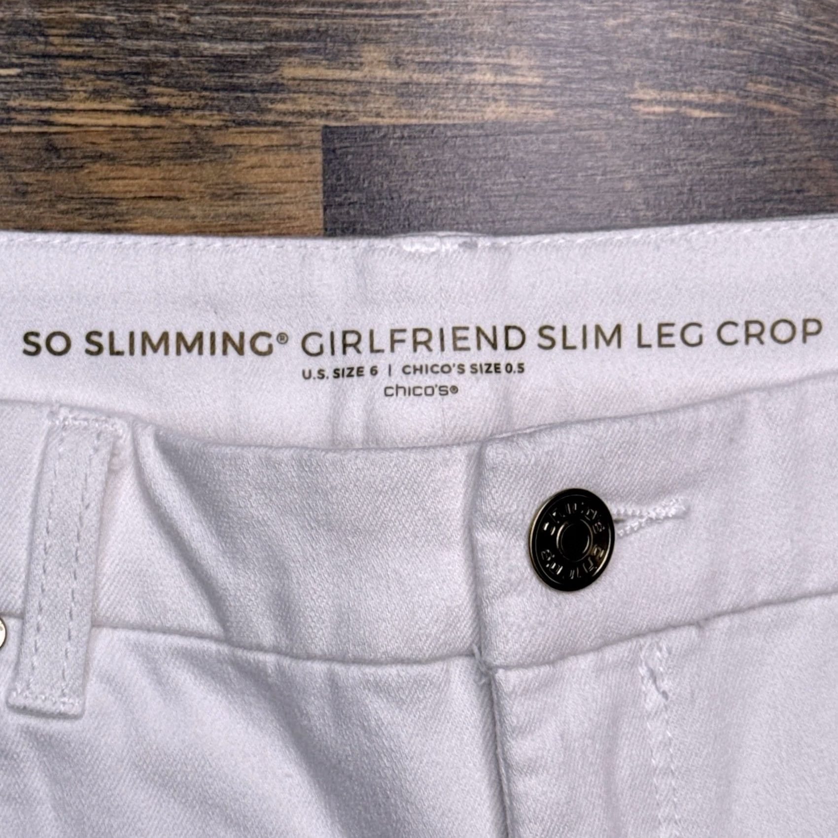 Vintage Chicos Jeans Cropped Slim Leg 0.5 White Floral Embroidered City Womens Regular 29in Inseam 22in Denim Cotton Blend Logo 5-Pocket Size 25" / US 0 / IT 36 - 4 Thumbnail