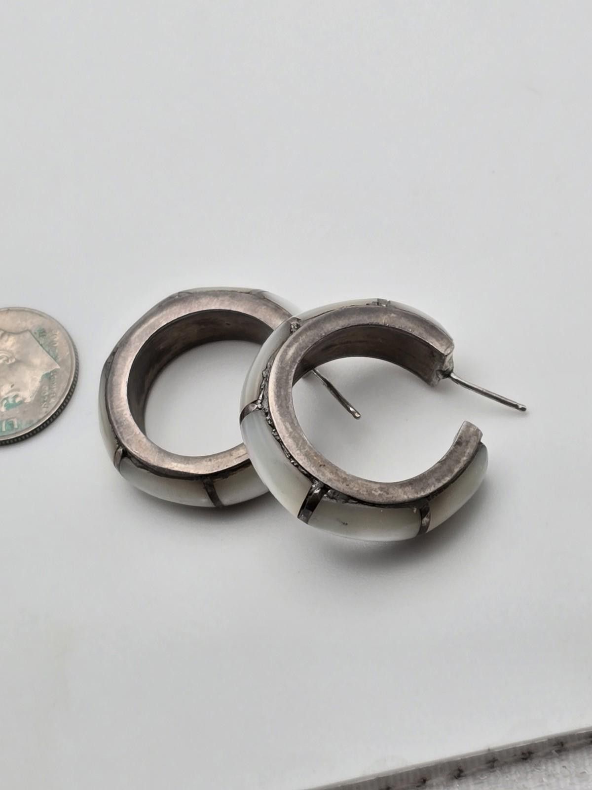 The Unbranded Brand Vintage Silver Mother-of-Pearl Inlay Half-Hoop Earrings Size ONE SIZE - 5 Thumbnail