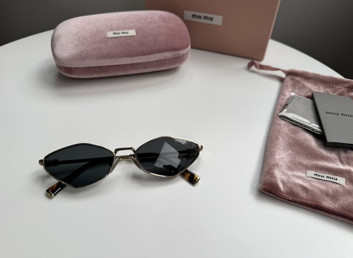Miu Miu × Vintage NEW Miu Miu sunglasses SMU 56ZS ZVN-5S0 Size ONE SIZE - 3 Thumbnail