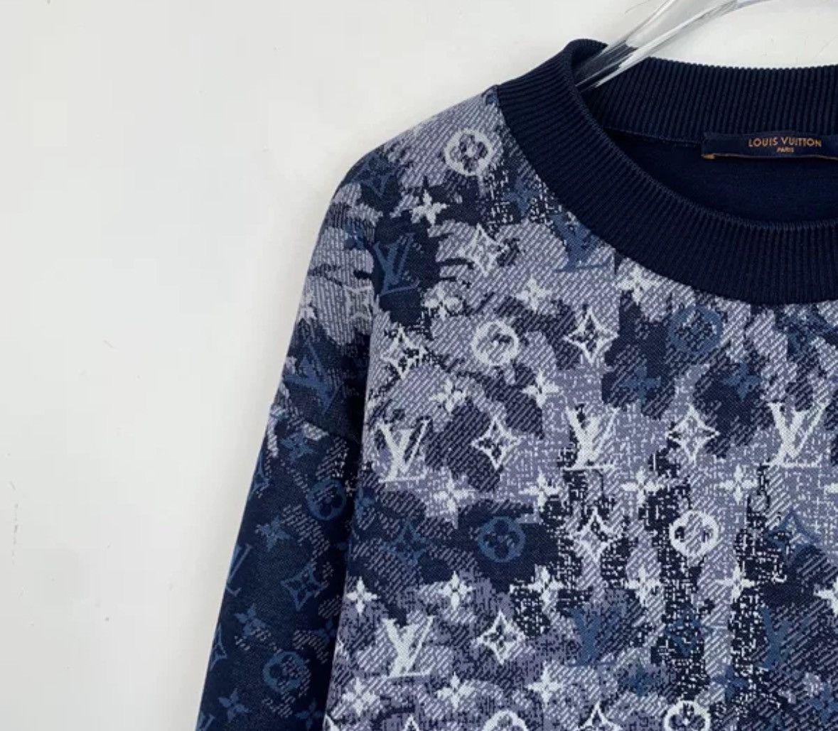 Louis Vuitton Louis Vuitton Lv color round neck long sleeved sweatshirt Size US XL / EU 56 / 4 - 3 Thumbnail