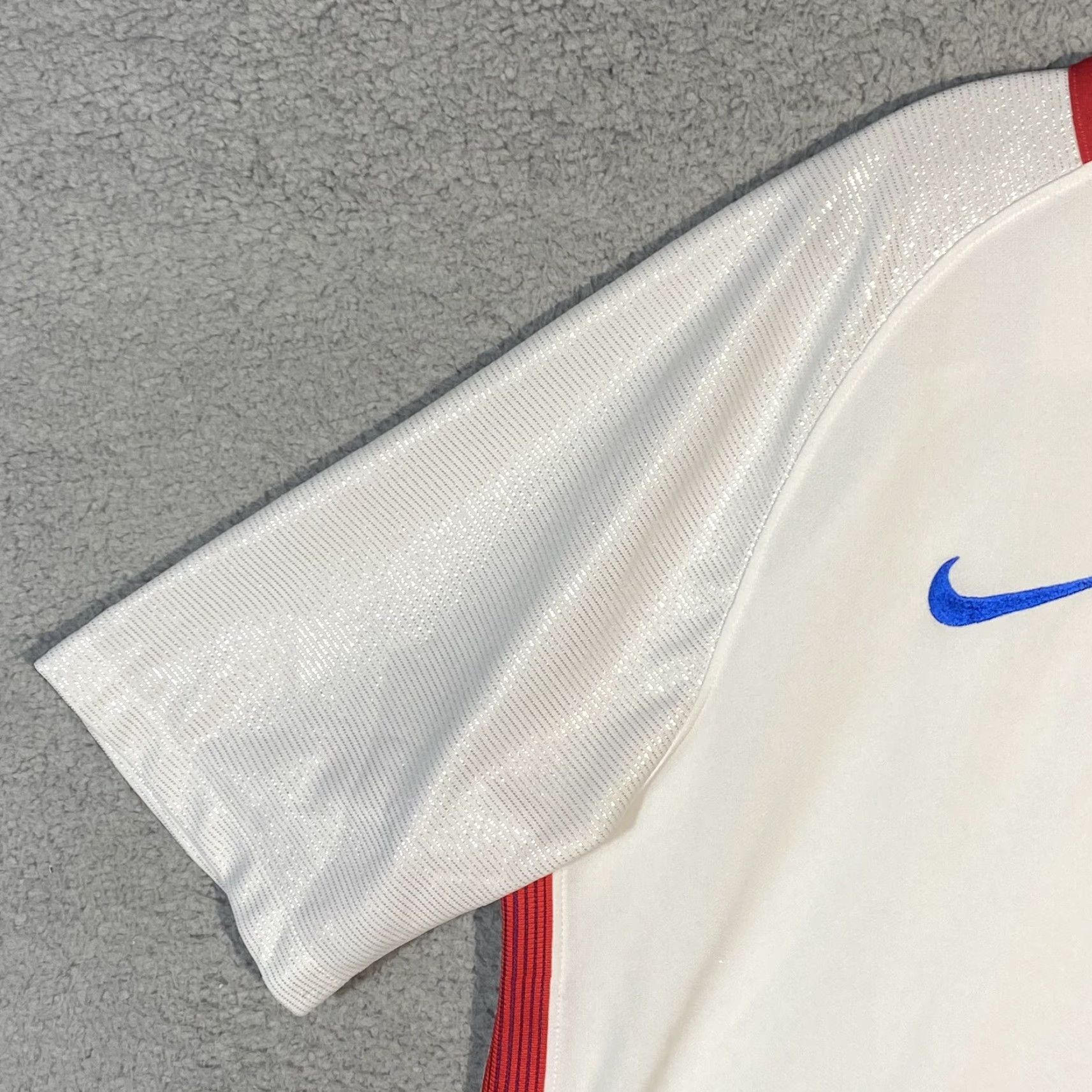 Nike Nike USA Soccer Jersey SHIMMER Sleeves Women Large L White Short Sleeve V-Neck Pullover Nike Dry Activewear Top Size L / US 10 / IT 46 - 5 Thumbnail