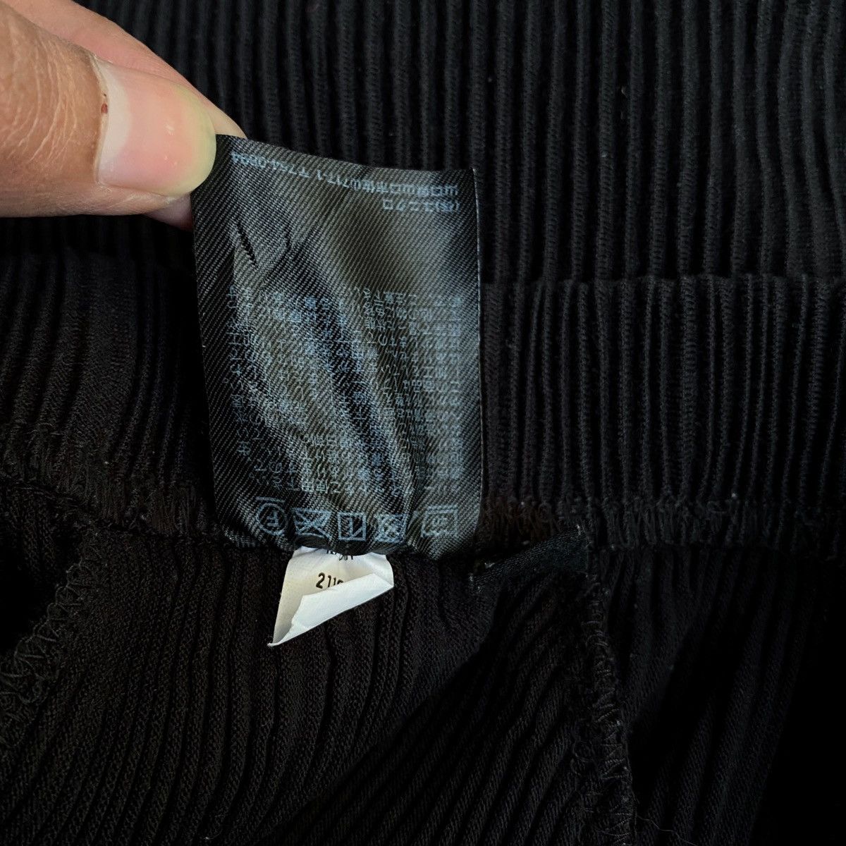 Japanese Brand × Vintage Rare Japanese Brand UniqIo Pleats Issey Style Wide Leg Pants Size US 32 / EU 48 - 8 Thumbnail