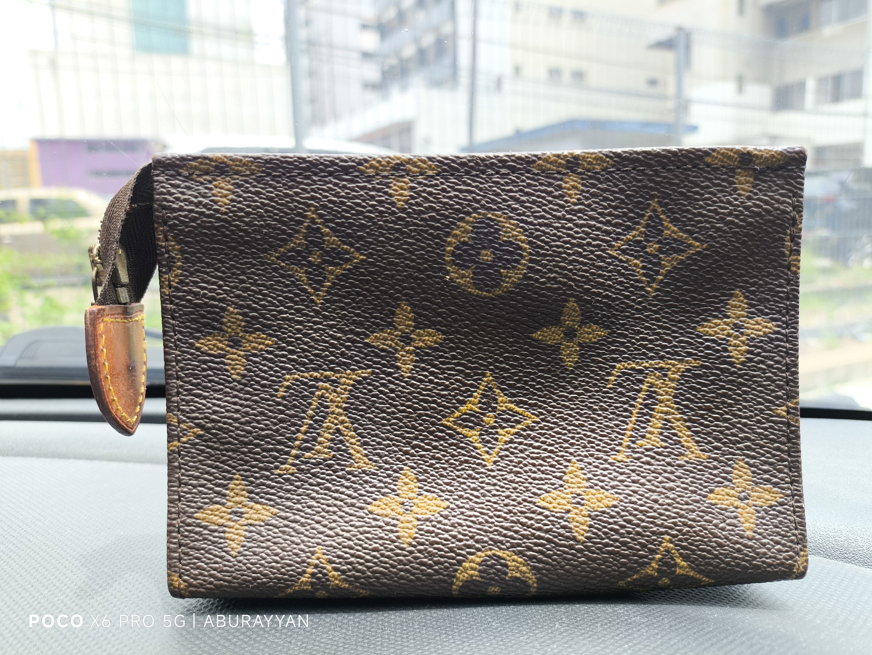 Louis Vuitton Louis Vuitton Monogram Canvas 15 Toiletry Pouch Clutch Bag Size ONE SIZE - 2 Thumbnail