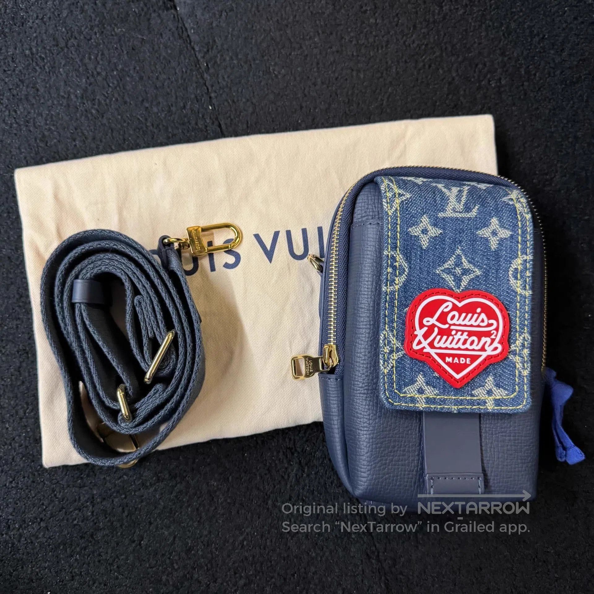 Louis Vuitton Blue Denim Pouch with Heart Patch and Pattern. Size ONE SIZE - 4 Thumbnail